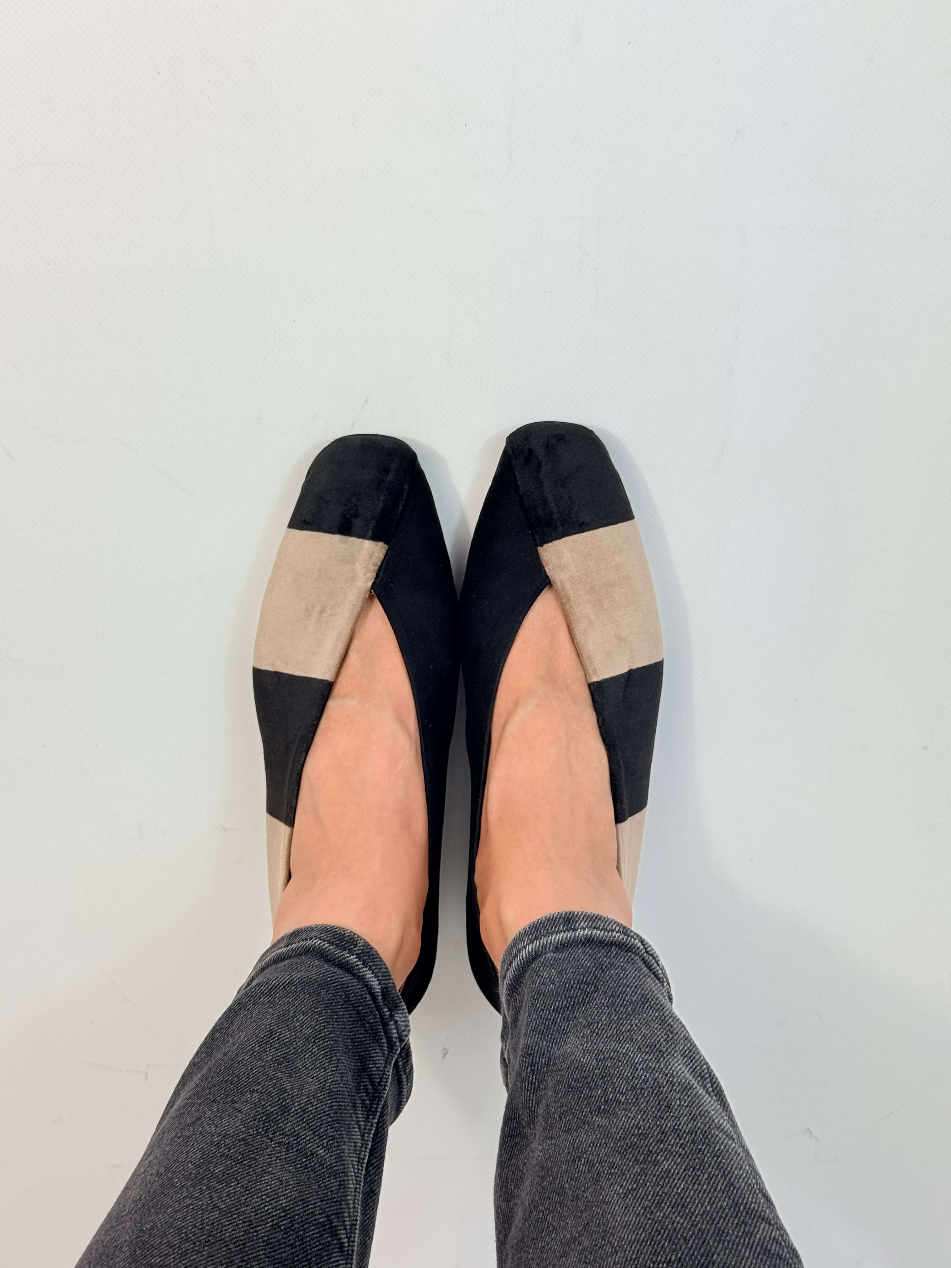 Momoc Le Marais bicolor ballet flats worn front view grey jeans everyday outfit vegan Spain | Momoc Shoes Spain