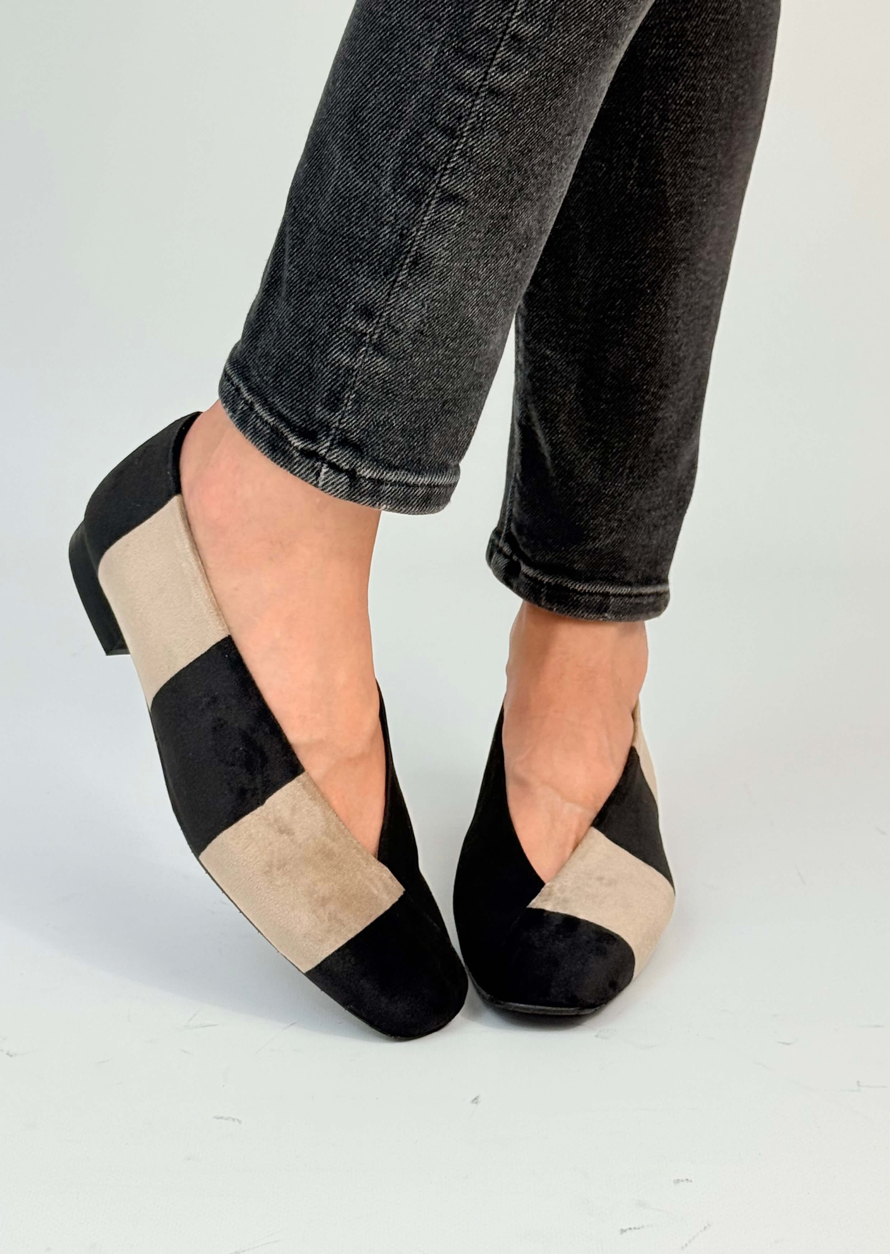 Momoc Le Marais bicolor ballet flats worn side view standing grey jeans stripes detail Spain | Momoc Shoes