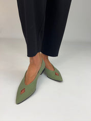 Momoc Elsa green ballet flats worn ballerina position black trousers lifestyle Spain | Momoc Shoes