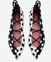 Momoc Carmen black white polka dot ballet flats top view lace-up cords bicolor pointed toe handmade Spain | Momoc Shoes