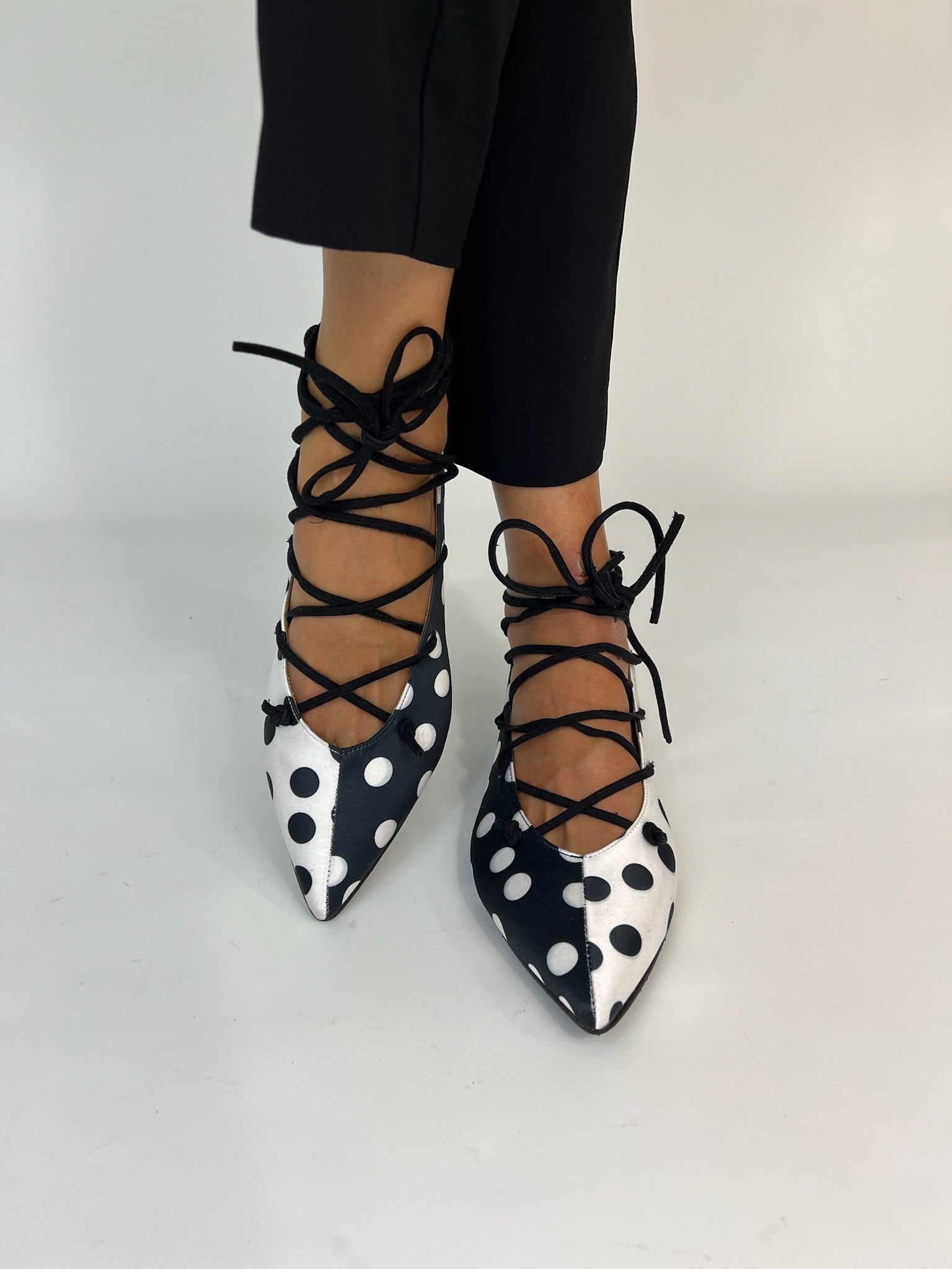 Momoc Carmen polka dot ballet flats worn crossed leg black trousers pointed toe elegant Spain | Momoc Shoes
