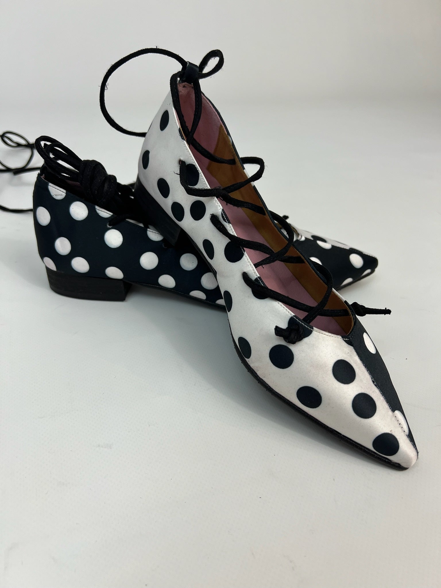 Momoc Carmen black white polka dot ballet flats back view heel wooden low heel sustainable | Momoc Shoes