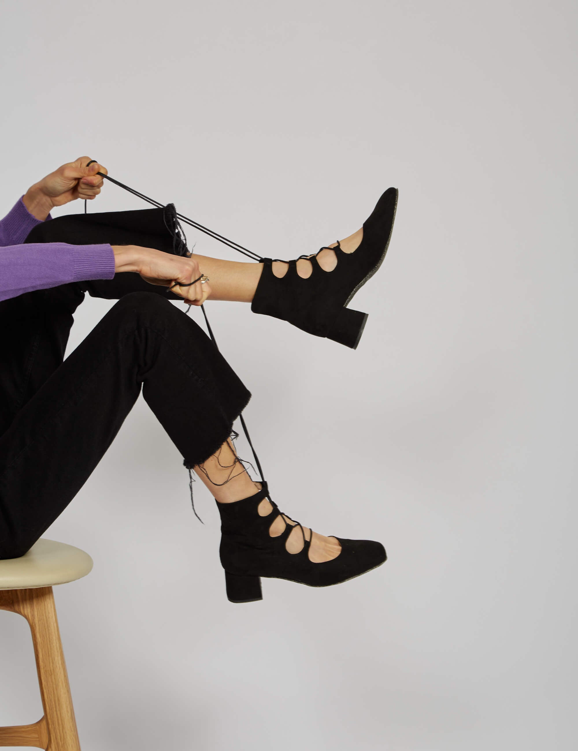 Momocshoes_veganandsustainable_blackmidiheelsboots_18.jpg
