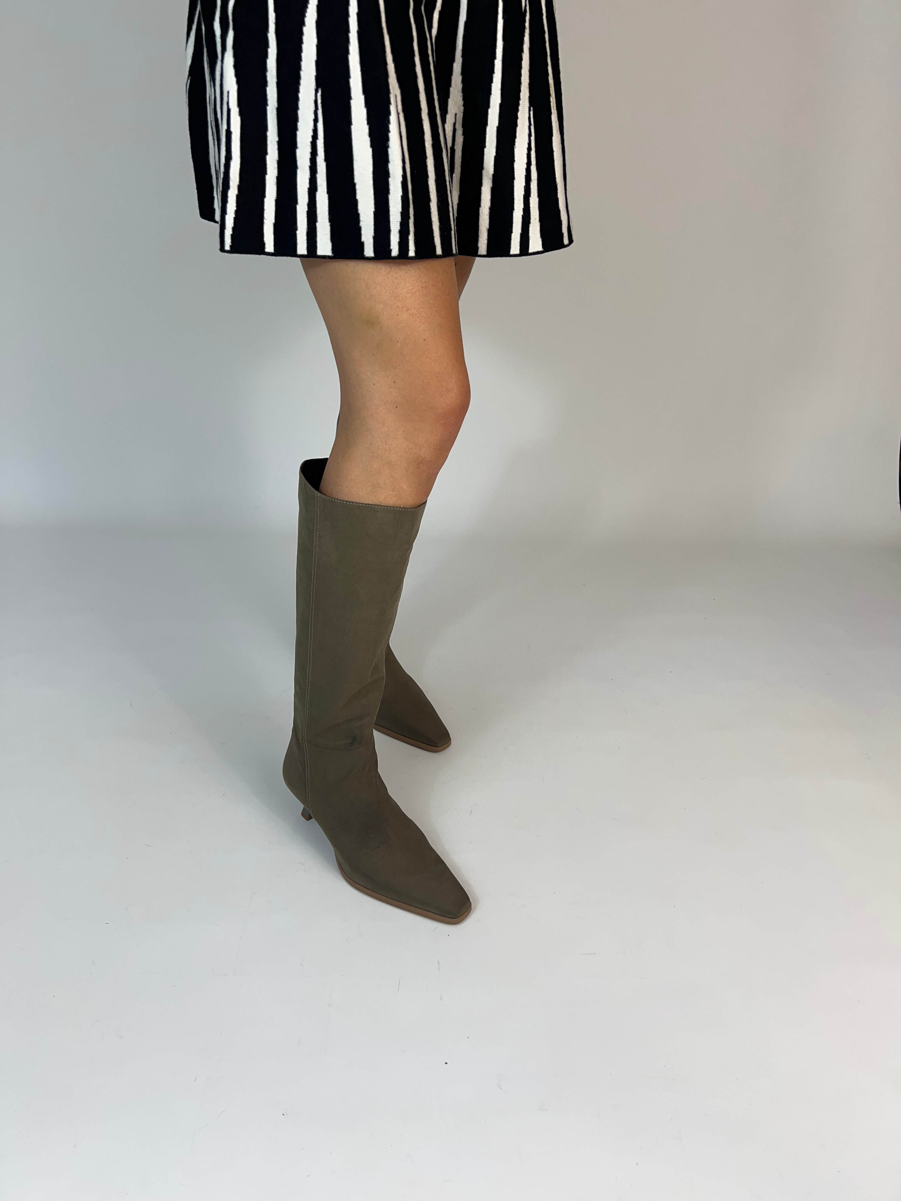 Momoc Avila taupe boots worn model striped midi skirt black white winter outfit lifestyle Portugal | Momoc Shoes Spain