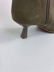 Momoc Avila taupe boots close up brown metal heel detail 3.5 cm artisan handmade Portugal | Momoc Shoes