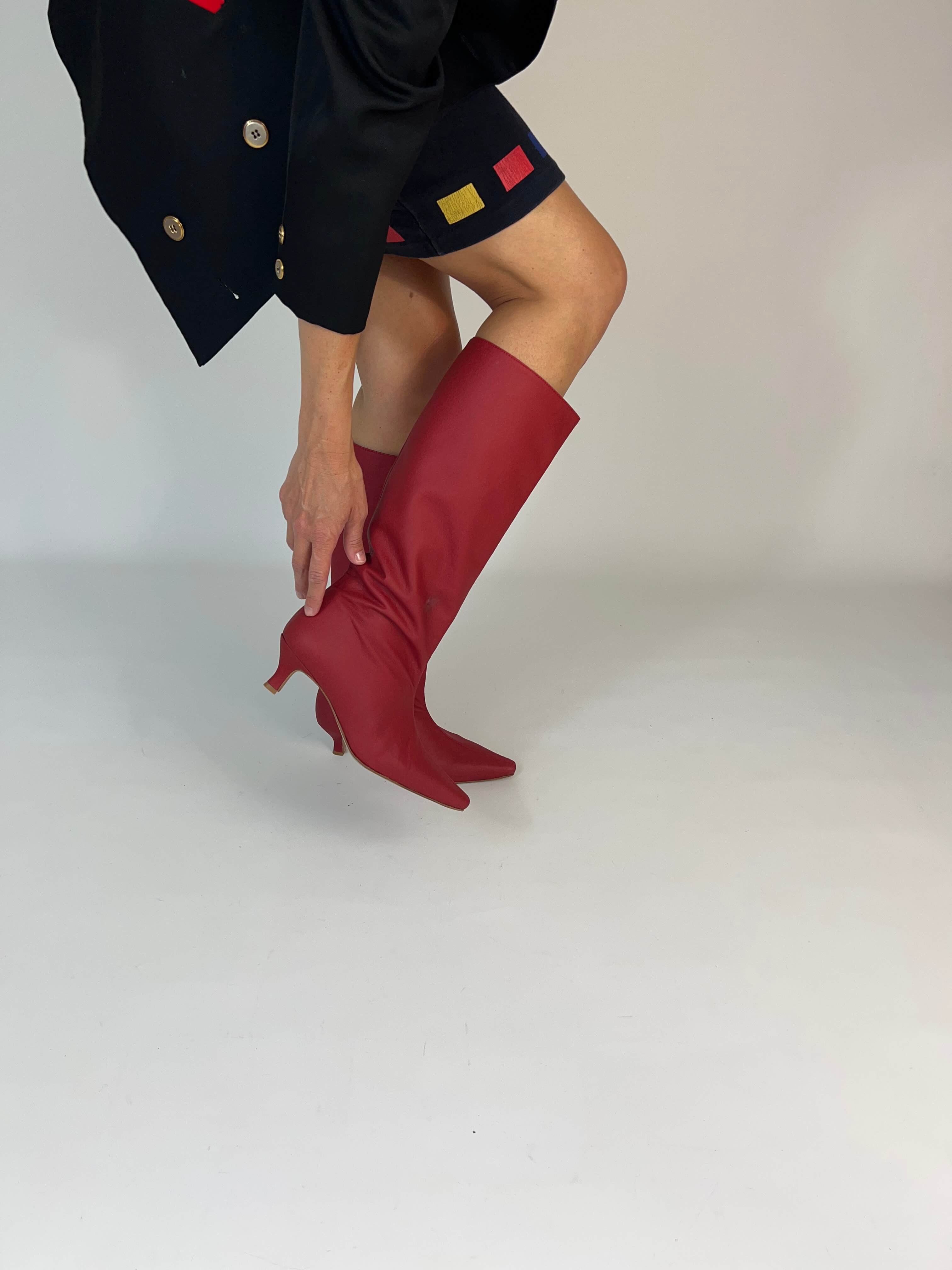 Momoc Rioja burgundy knee high boots worn side view model putting on boot lifestyle Portugal | Momoc Shoes