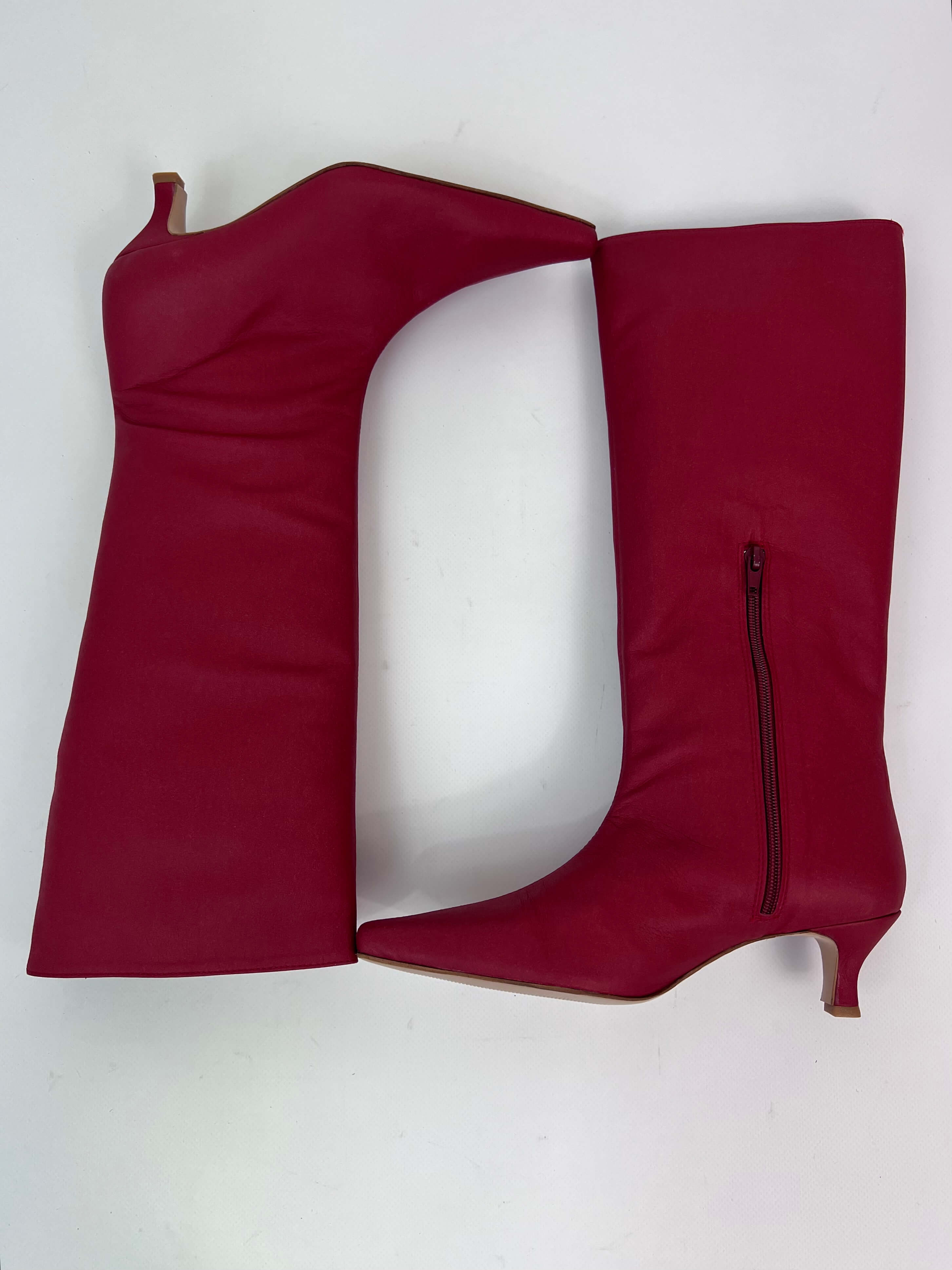 Momoc Rioja burgundy tall boots lying side view zipper closure detail microfibre breathable | Momoc Shoes Spain