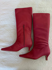 Momoc Rioja burgundy boots pair styled front diagonal view vegan microfibre breathable Portugal | Momoc Shoes Spain