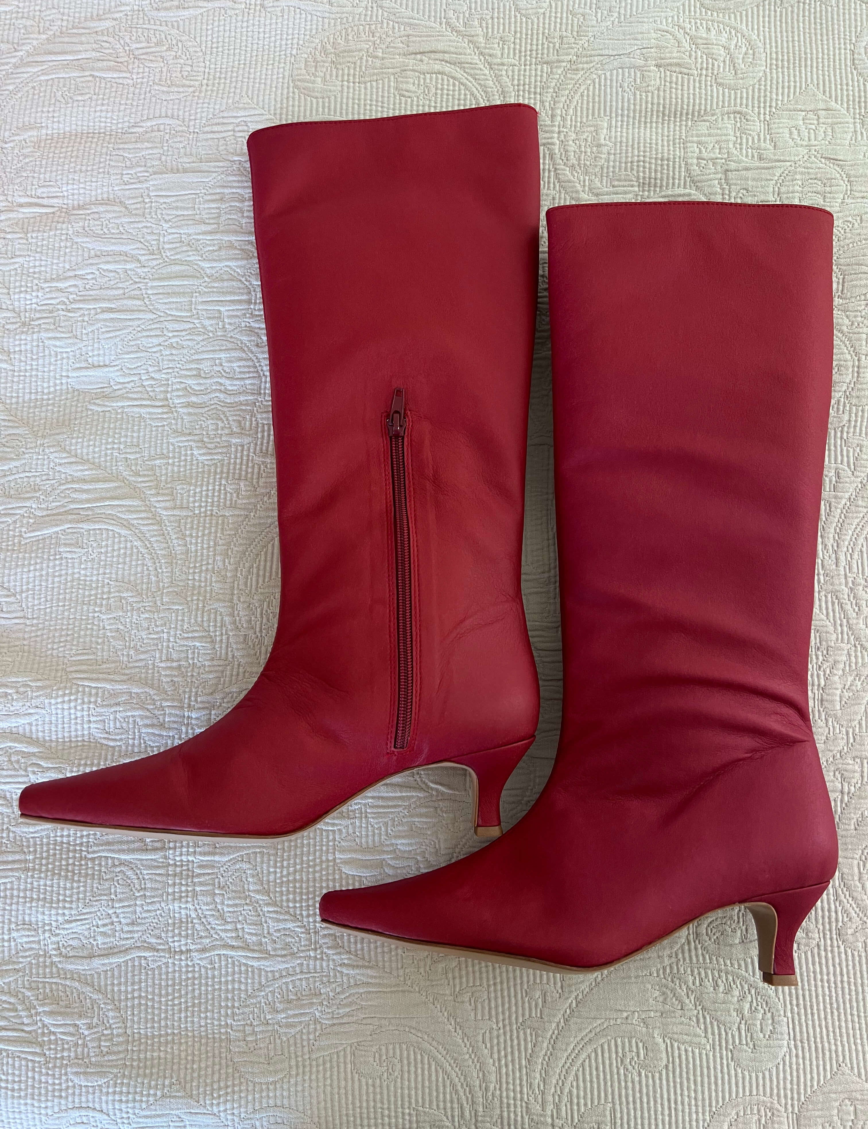 Momoc Rioja burgundy boots pair styled front diagonal view vegan microfibre breathable Portugal | Momoc Shoes Spain
