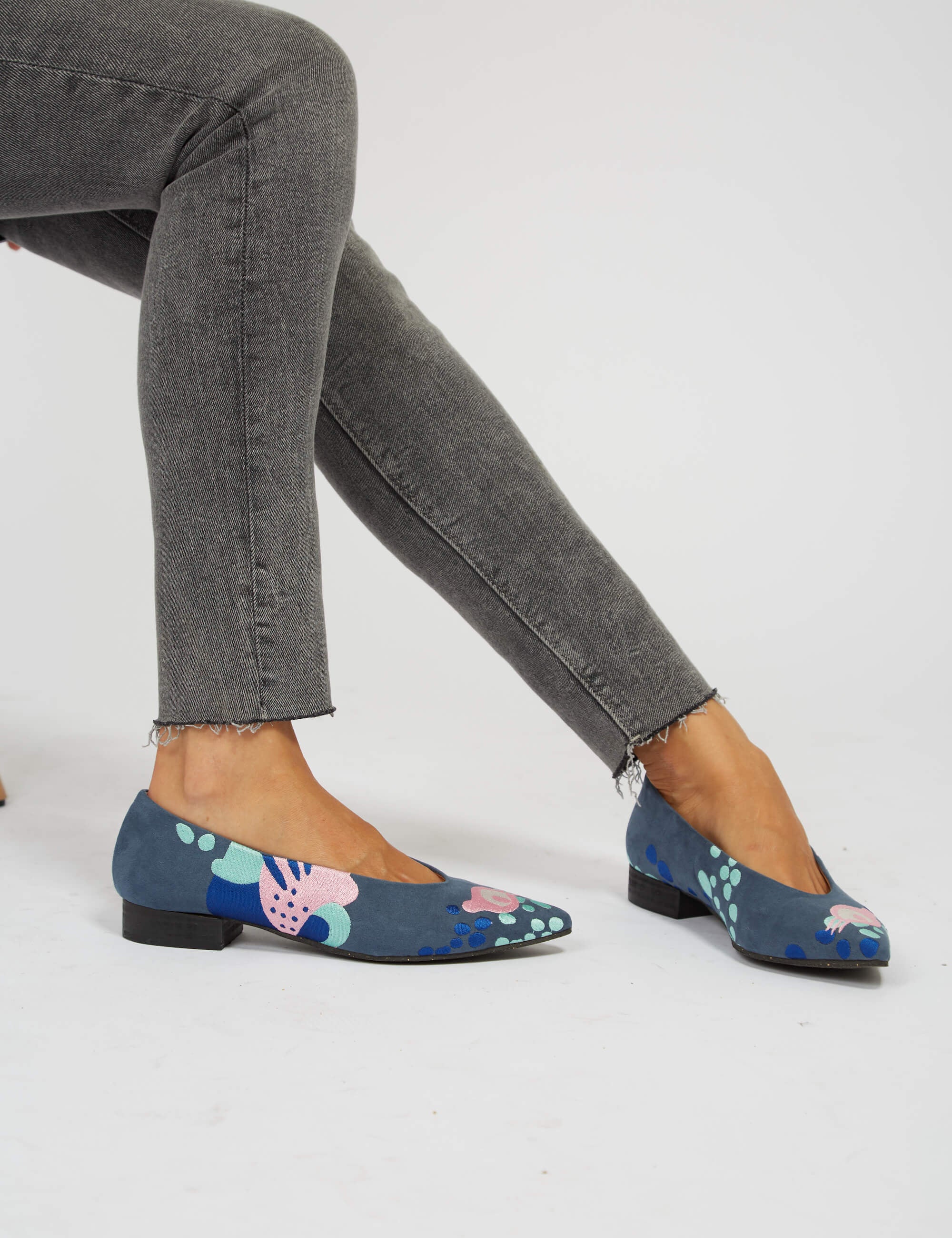 Momocshoes_veganandsustainable_leopardazul_8.jpg
