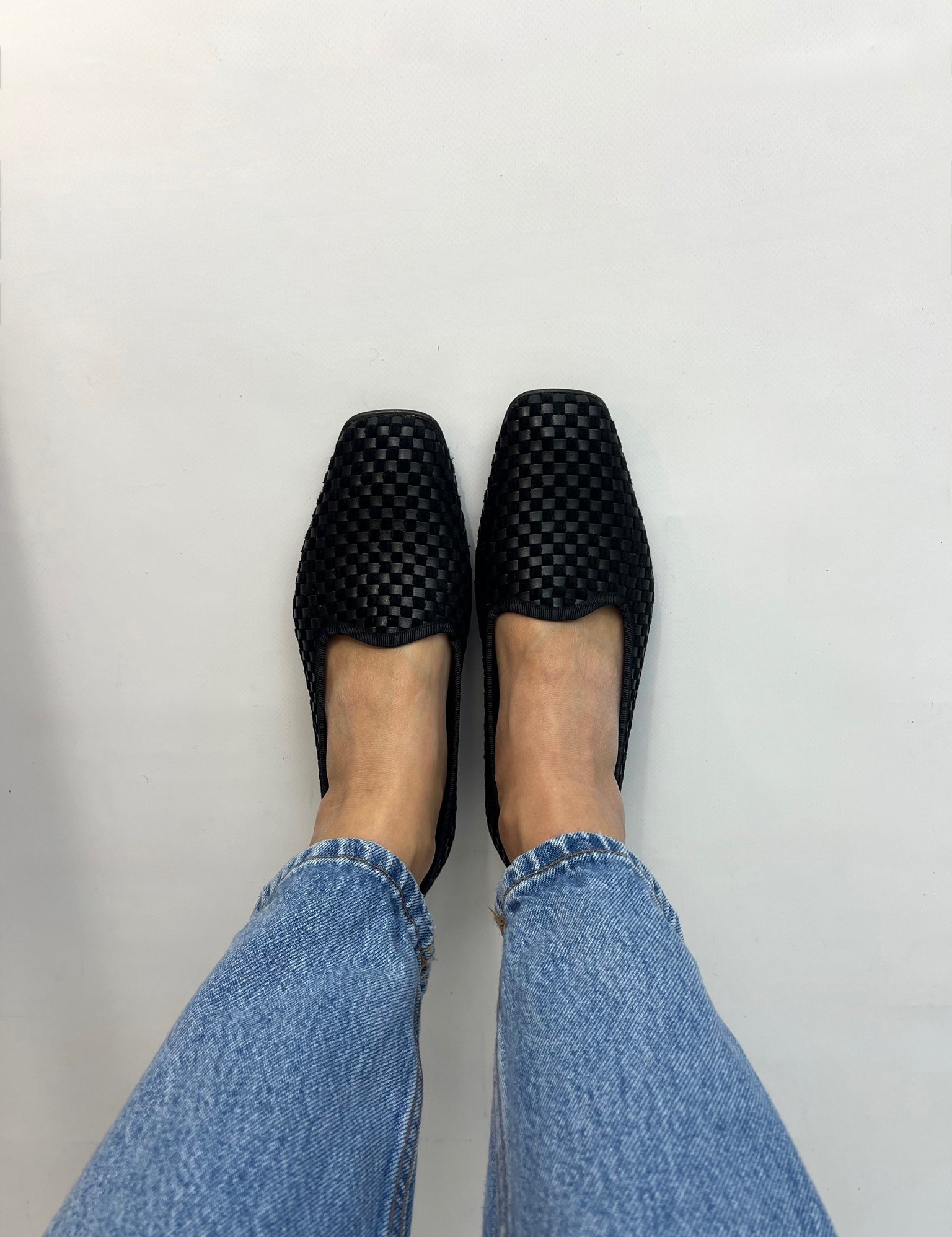 Black braided ballet flats worn jeans side view | Momoc Shoes Spain