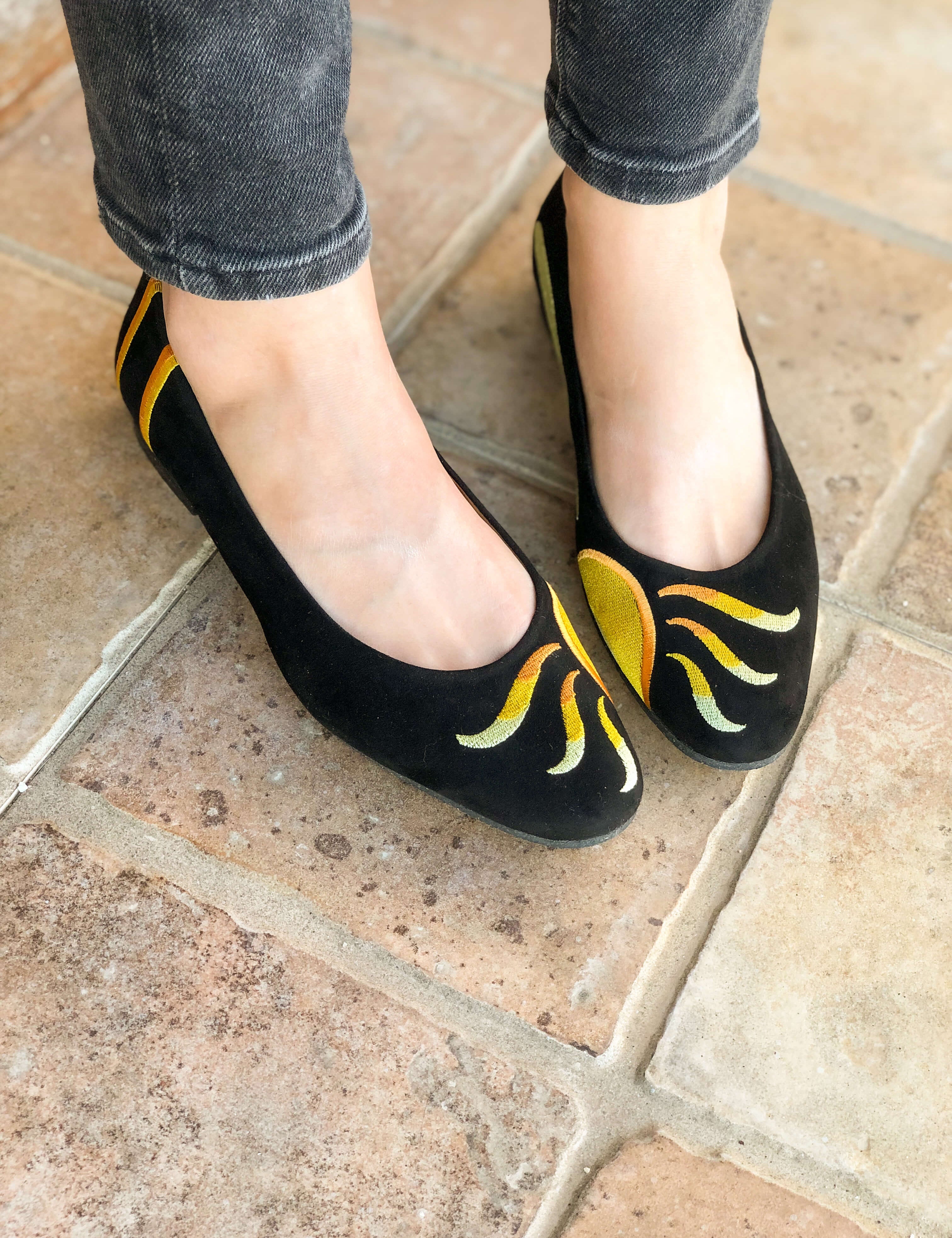 Momocshoes_veganandsustainable_madeinSpain_embroidery_sun_5.jpg