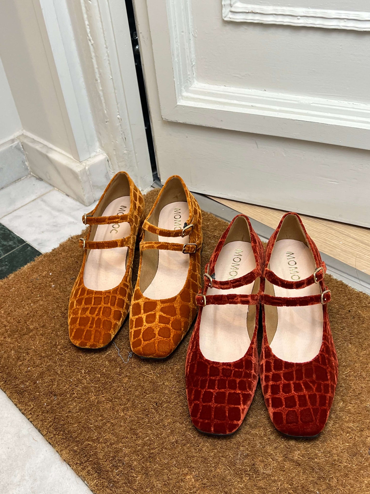 Tacón midi Pigalle Caramelo – Momoc Shoes