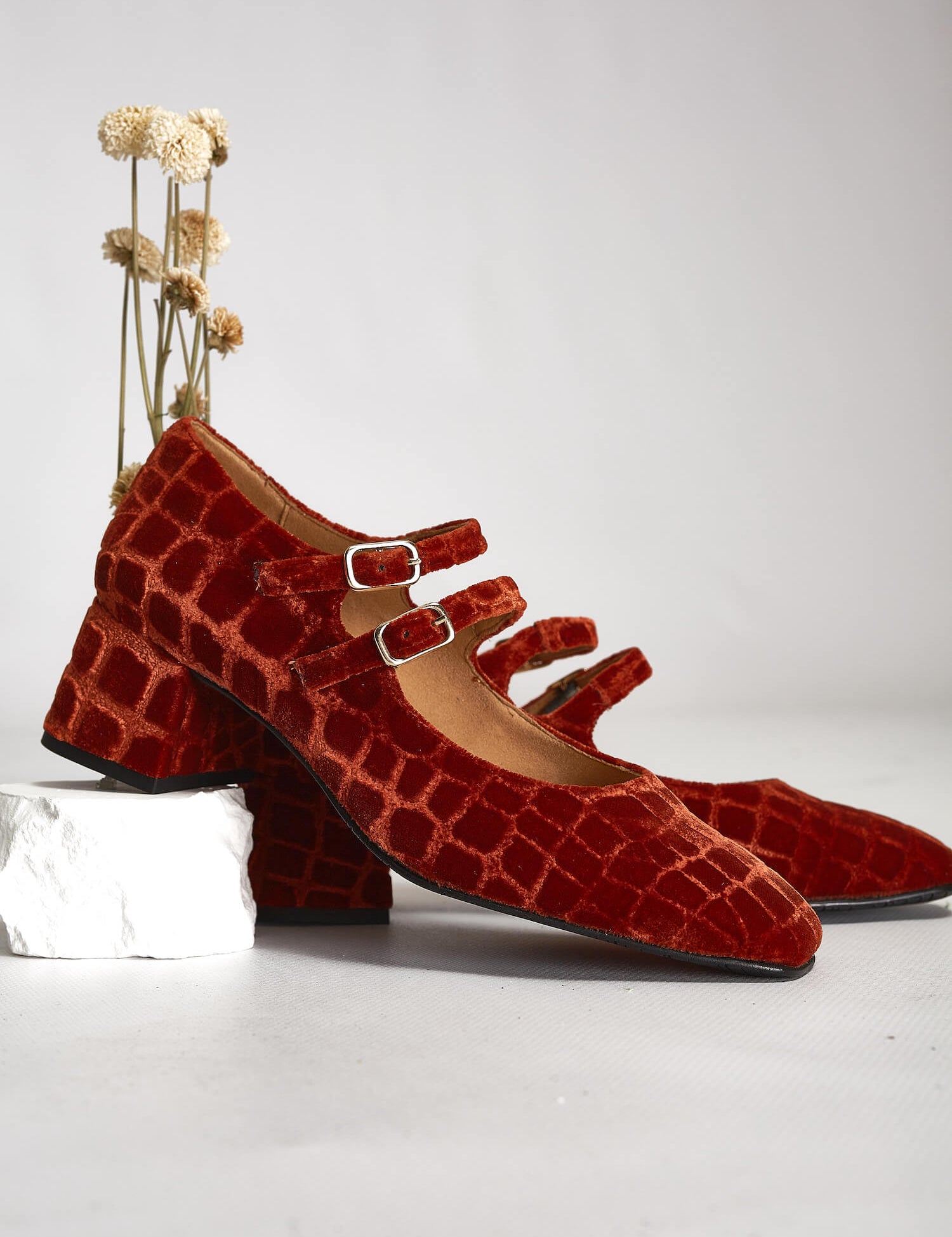 Momocshoes_veganandsustainable_midi_velvet_5_teja.jpg