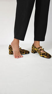 Momoc Bardot leopard midi heels worn crossed leg black trousers elegant lifestyle Spain | Momoc Shoes