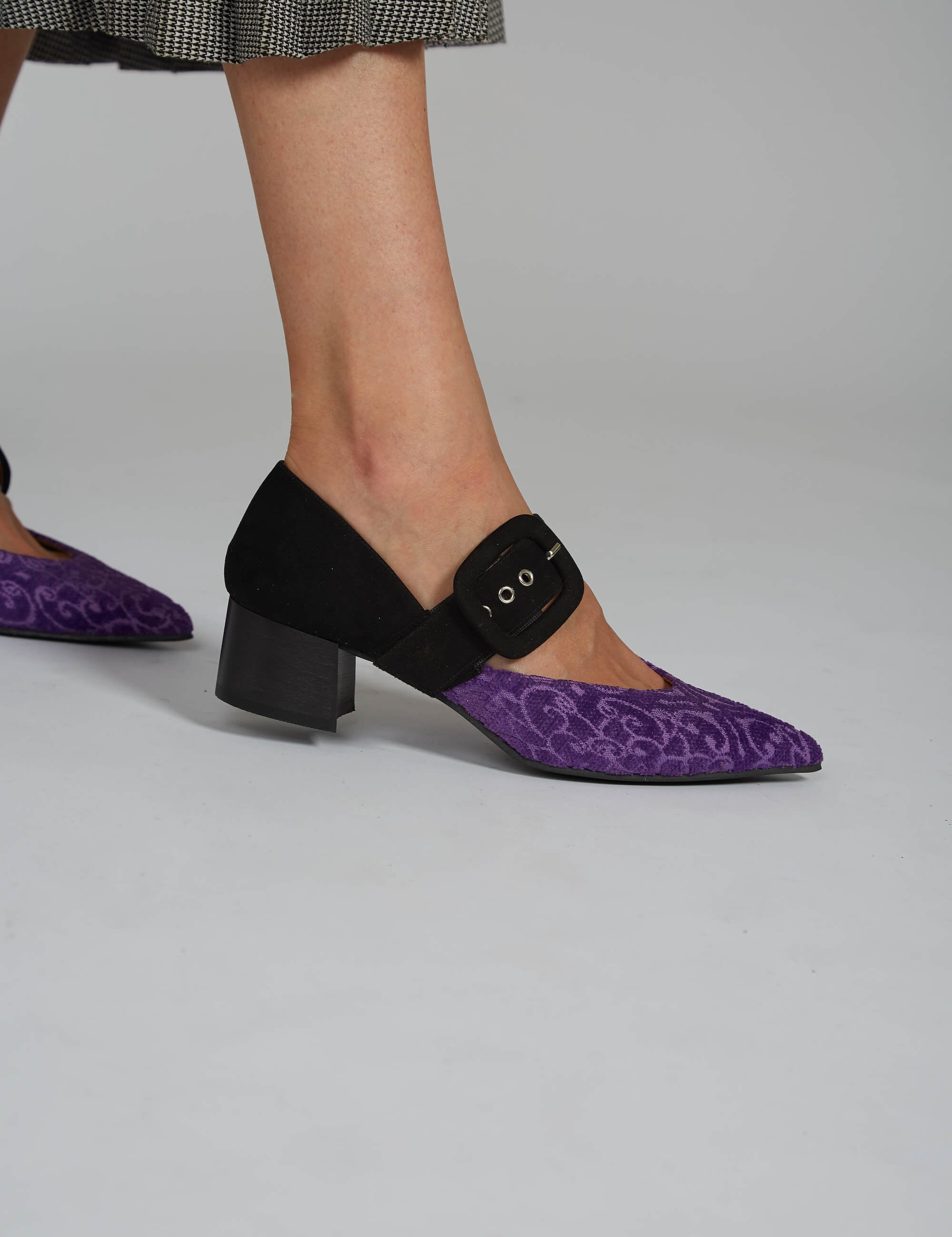 Momocshoes_veganandsustainable_midiheels_purblebuckle_4.jpg