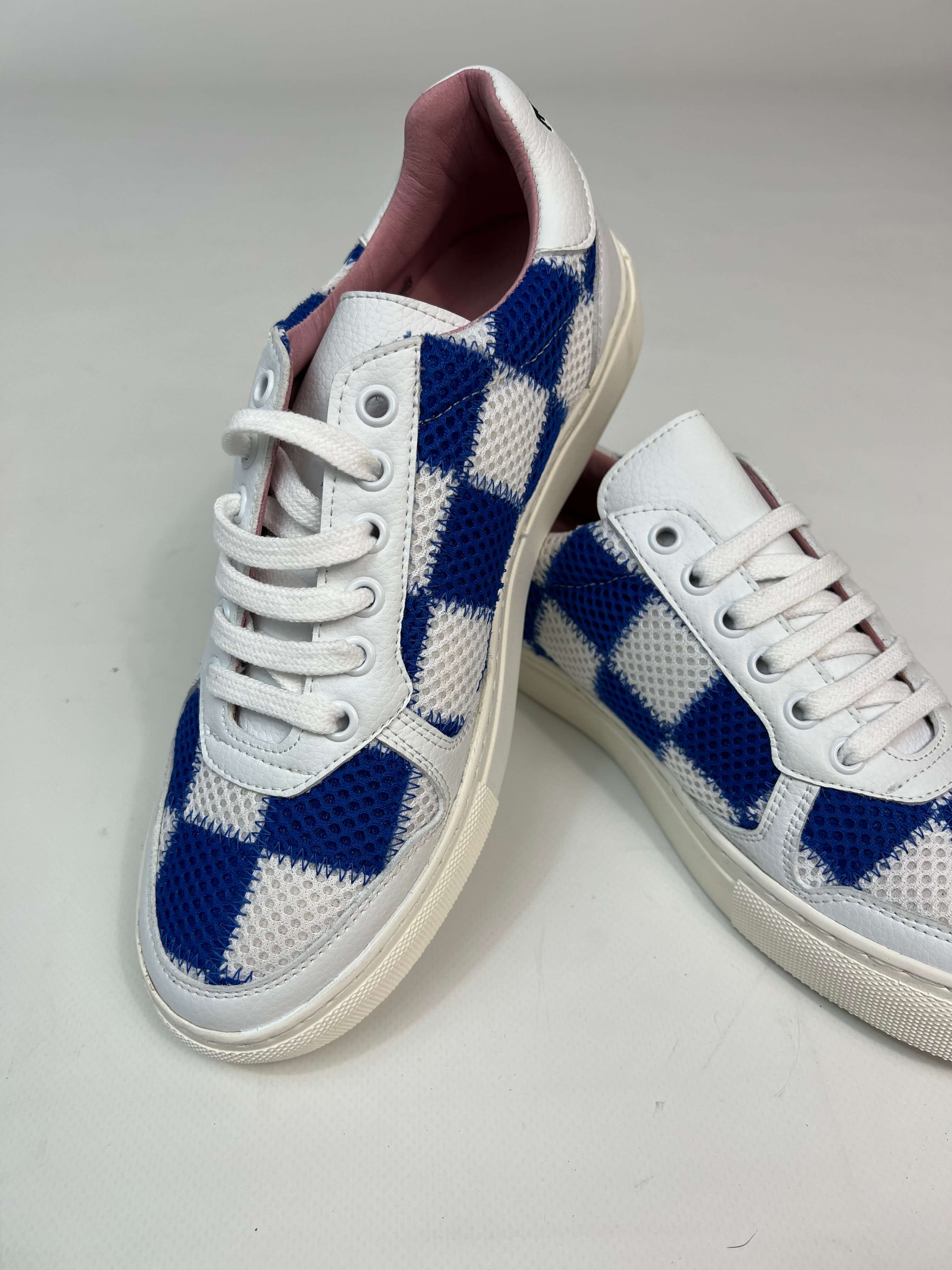 Momoc Patchwork sneakers side angle view mesh checkerboard cobalt blue white detail vegan | Momoc Shoes Spain