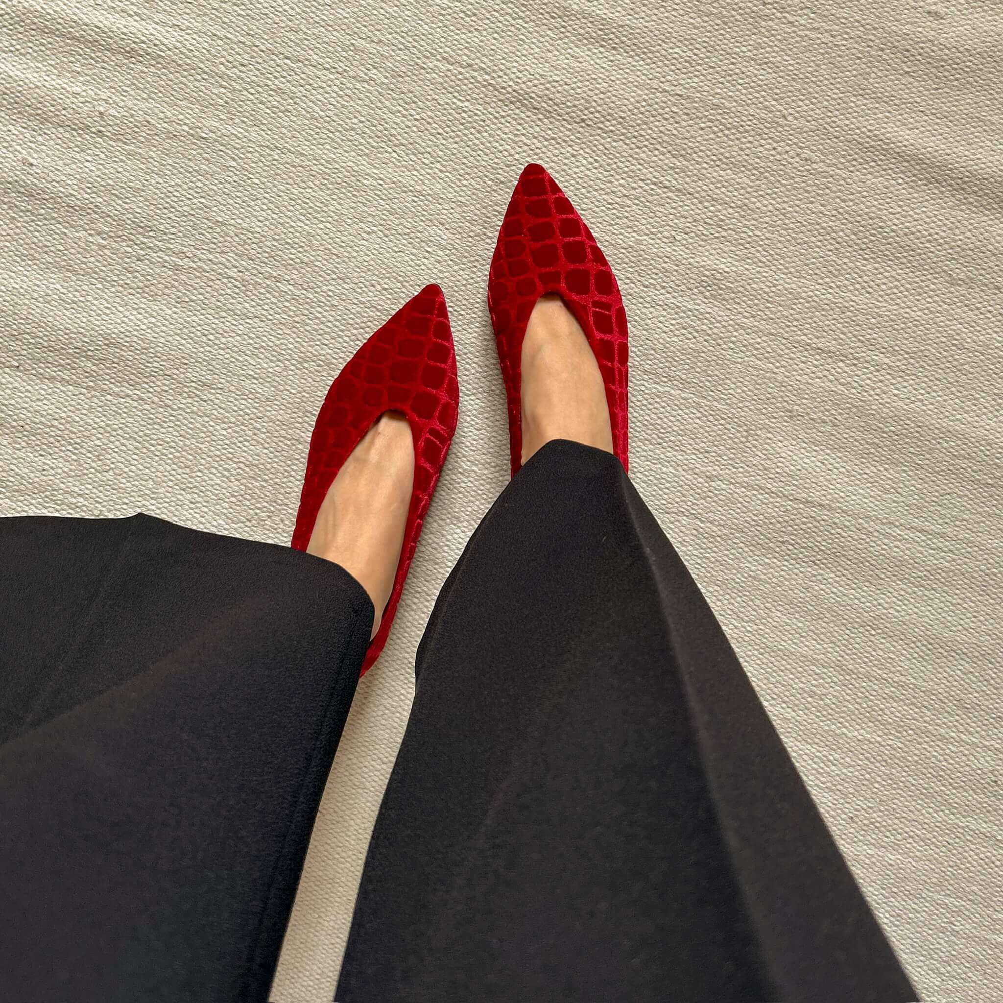 Momocshoes_veganandsustainable_velvetcoco_rojo_3.jpg