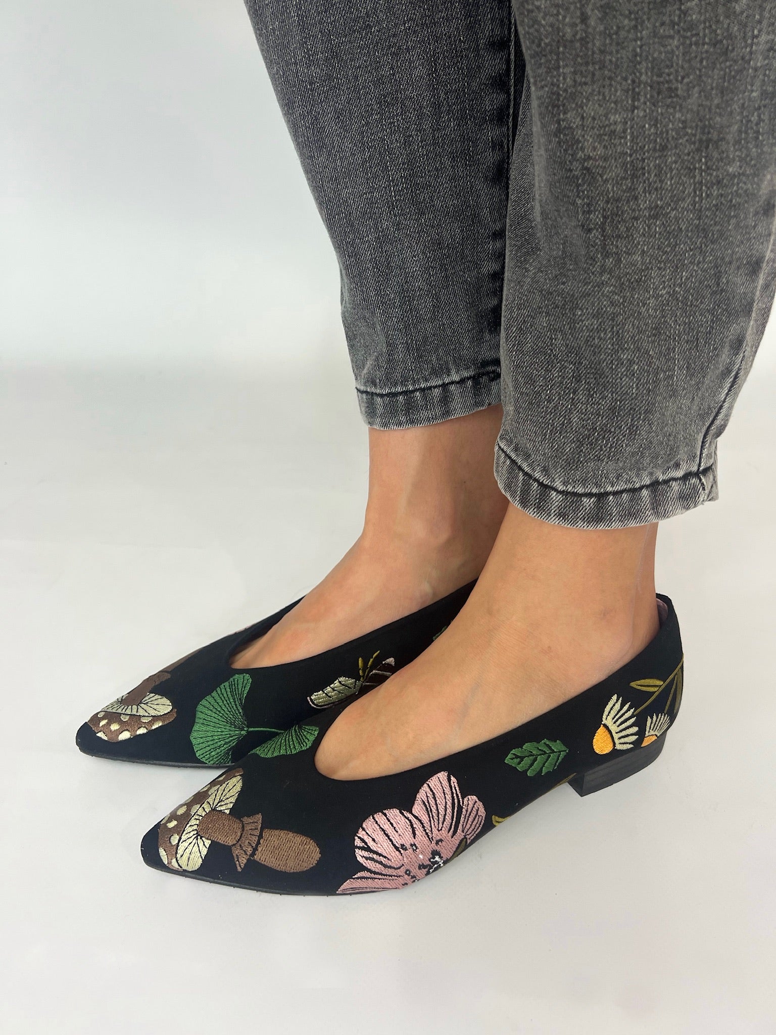 Bolboreta colorines flats worn side profile jeans multicolor embroidery Spain | Momoc Shoes