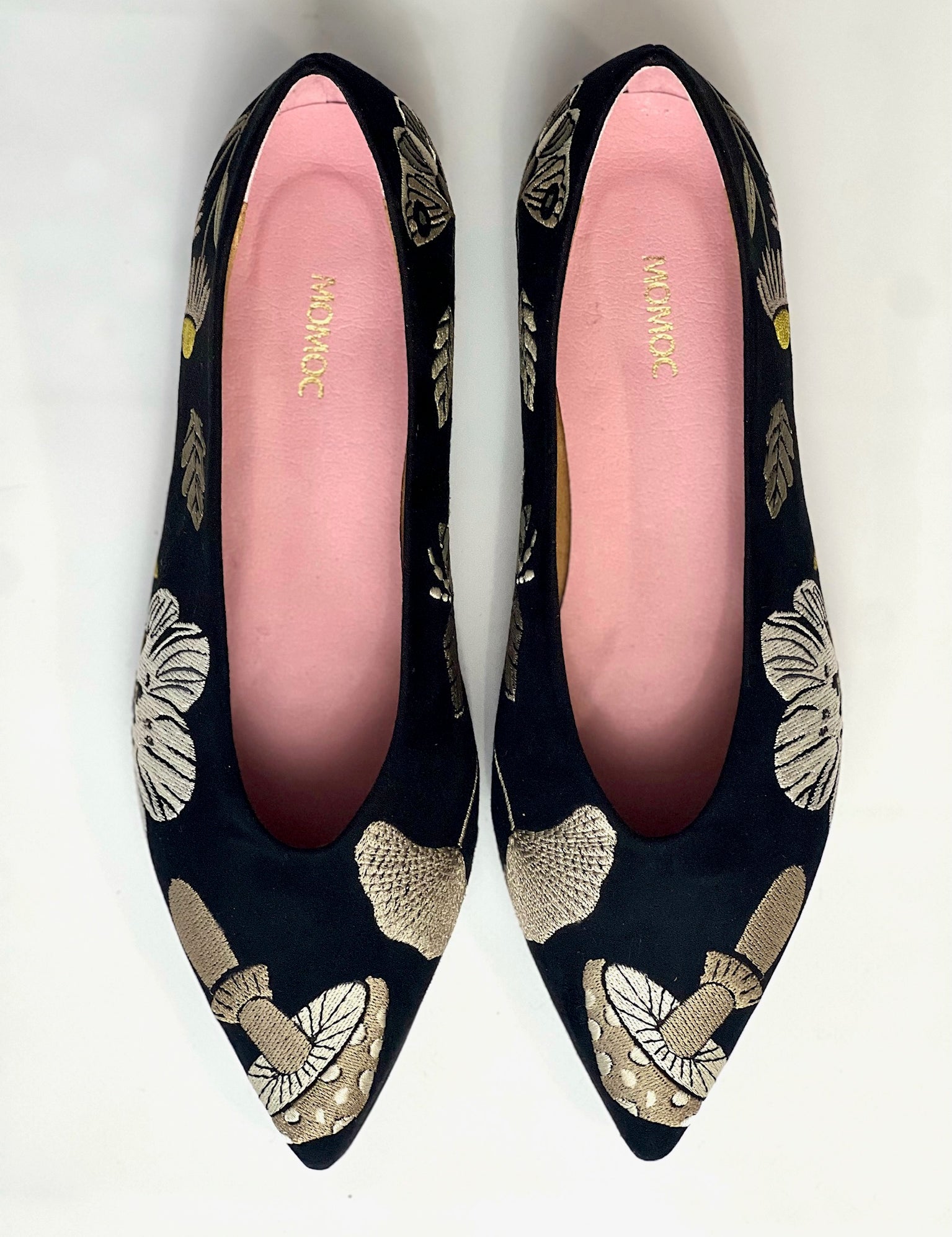 Momocshoes_veganandsustainableballerinas_embrodery_butterfly_gold_3.jpg