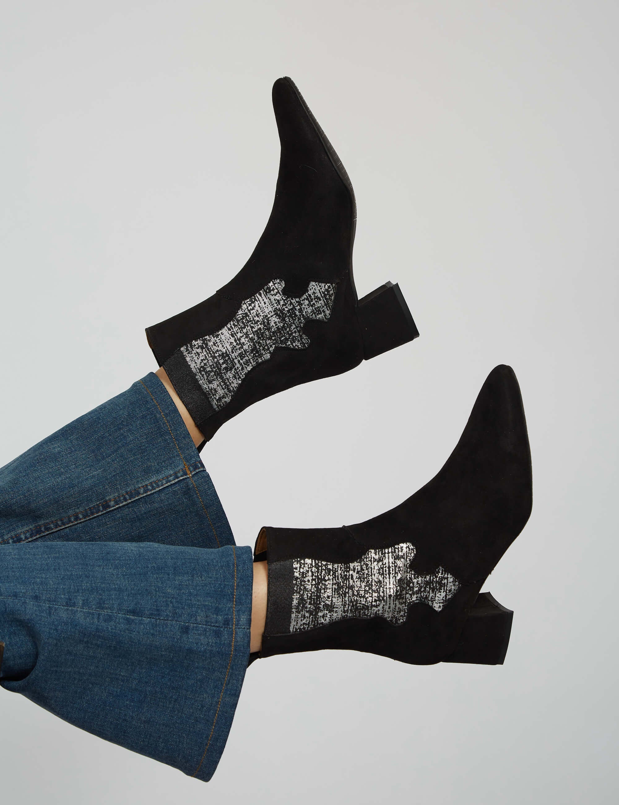 Momocshoes_veganandsustainableboot_blackandsilver_1.jpg