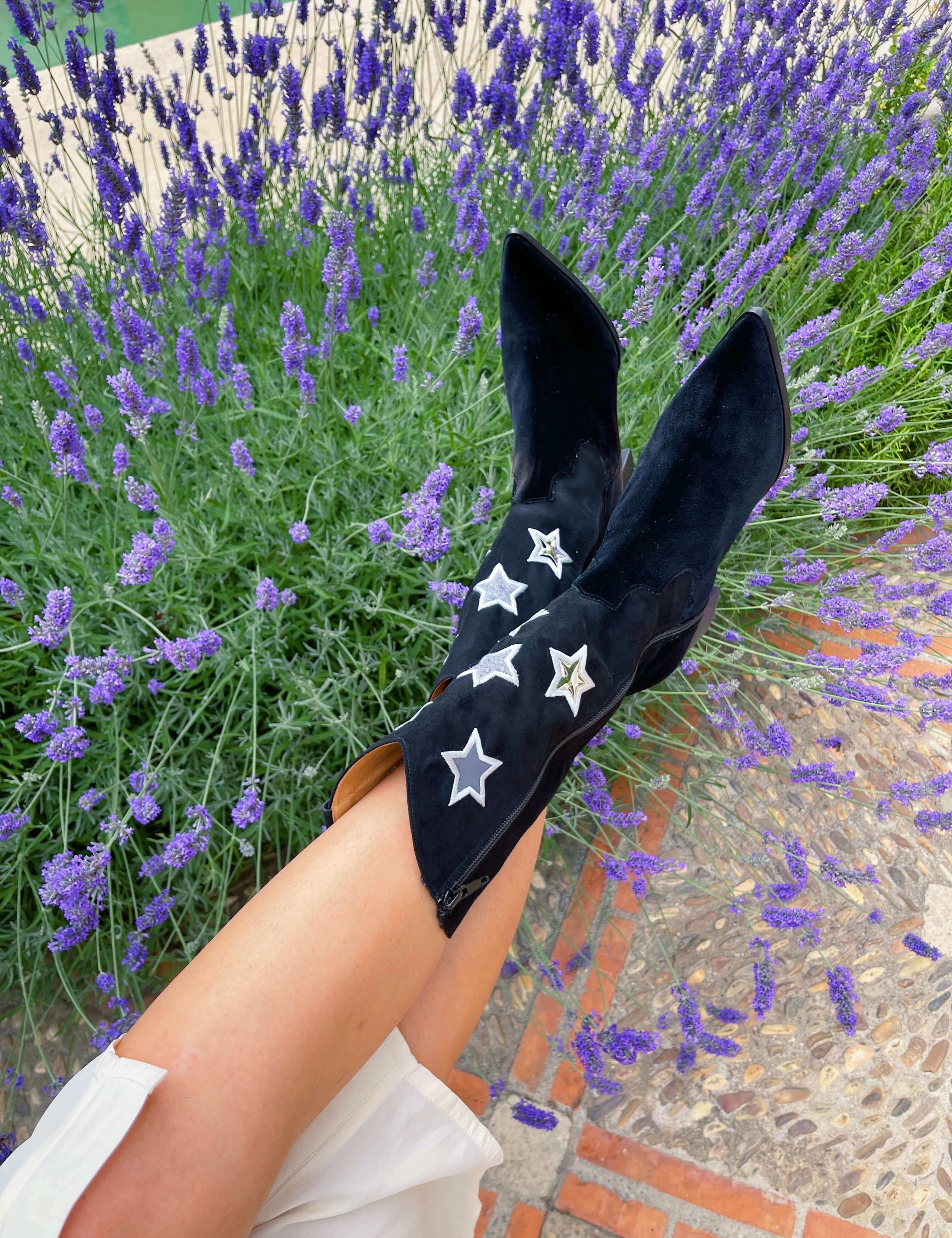 Momocshoes_veganandsustainableboots_stars_7.jpg