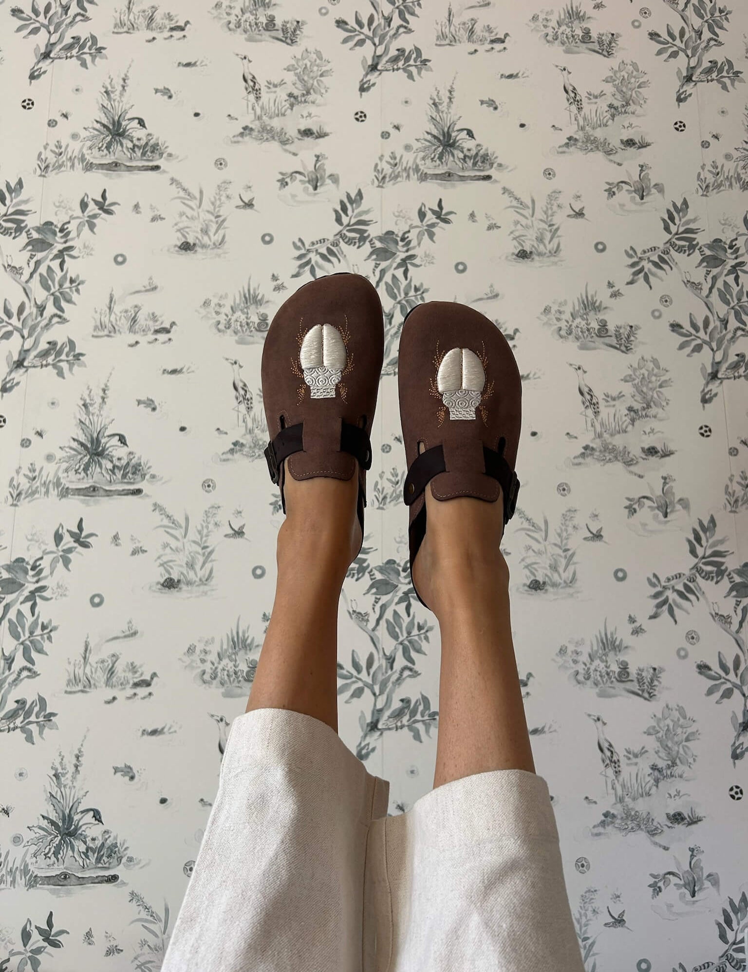 Momocshoes_veganandsustainableclogs_insects_24.jpg