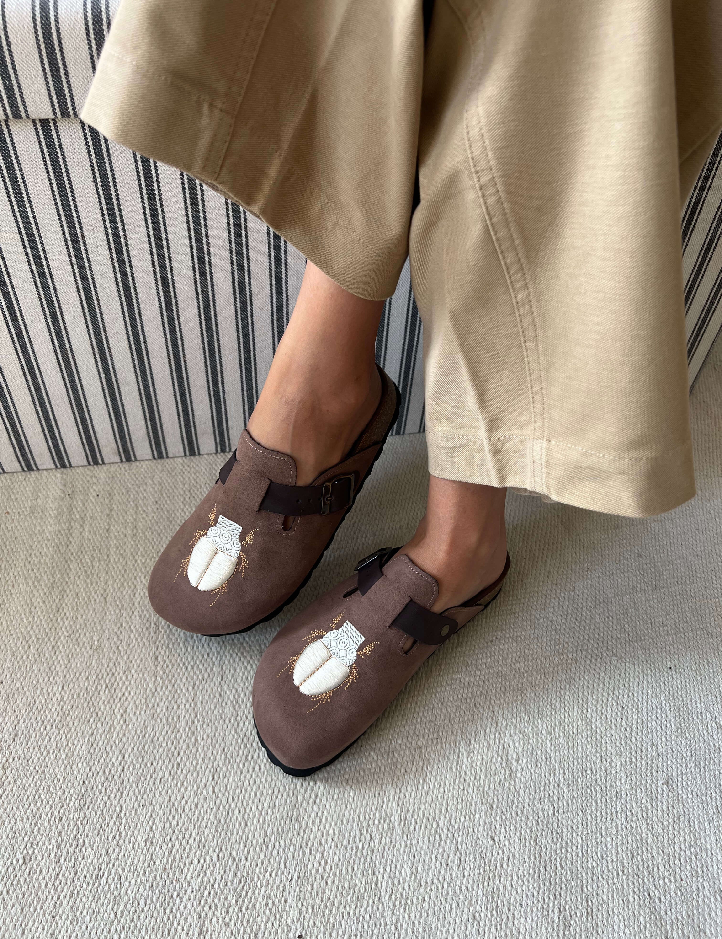 Momocshoes_veganandsustainableclogs_insects_5.jpg