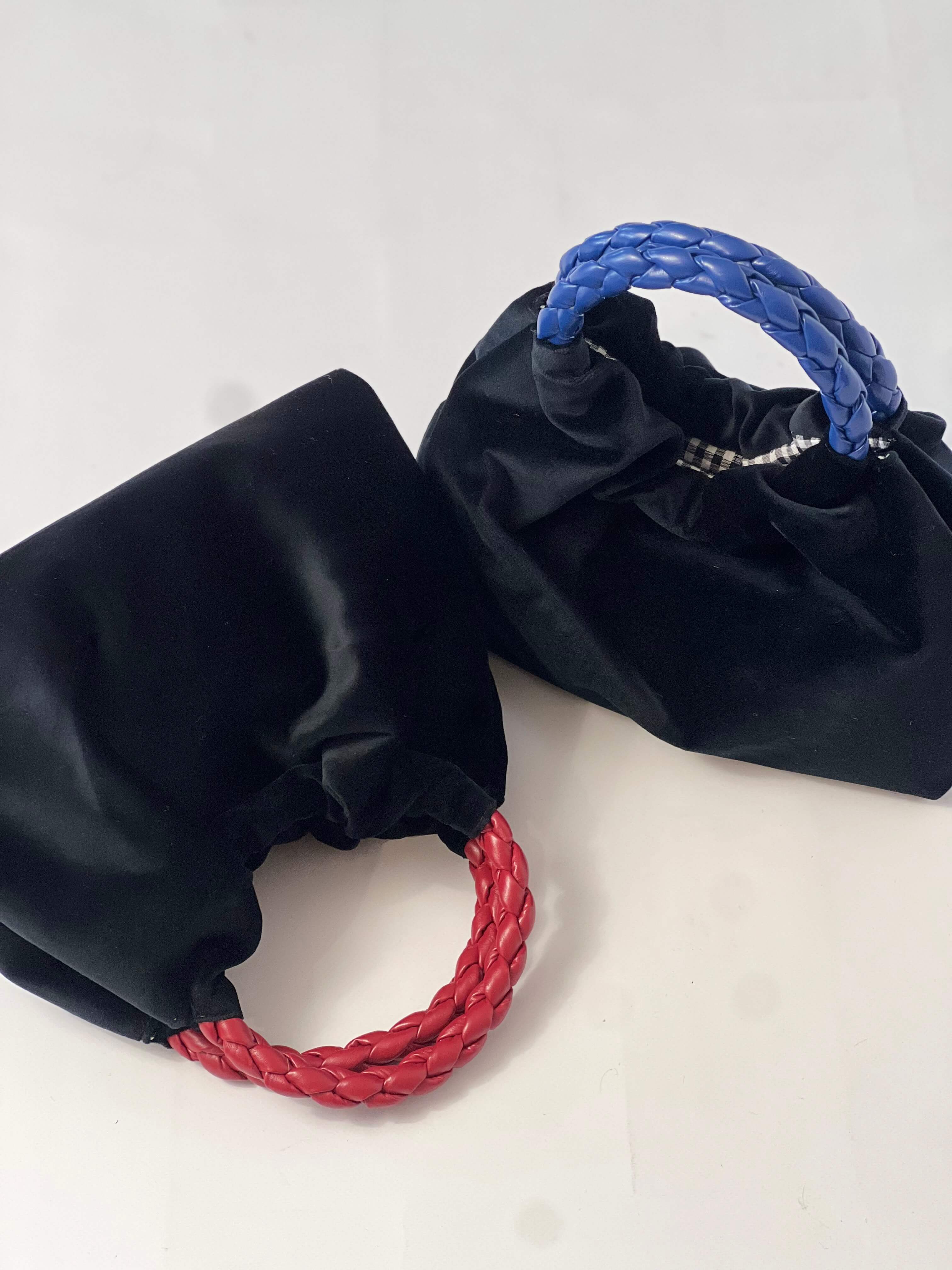 Momoc Bolso de mano Terciopelo negro Asa Cobalto