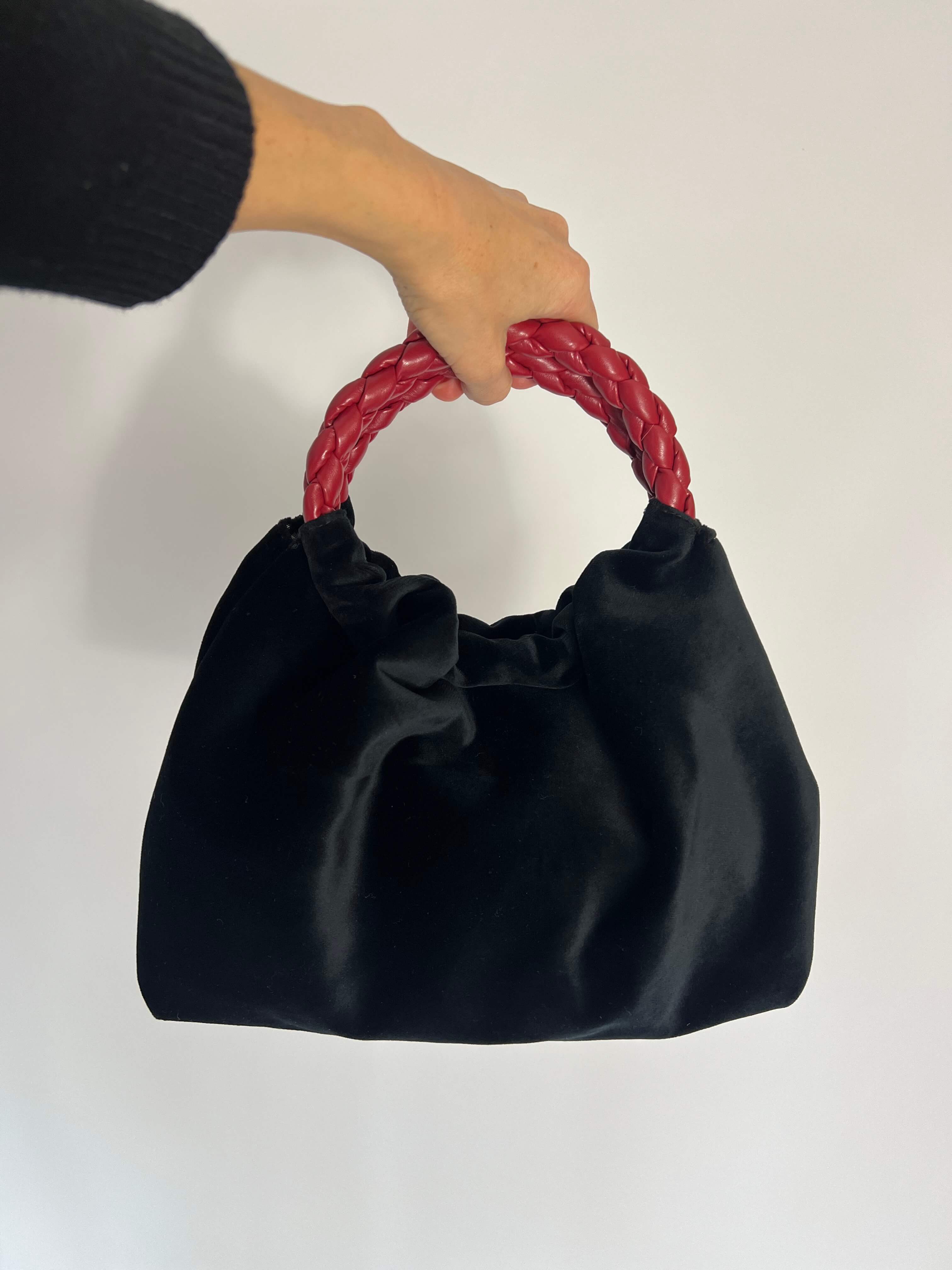 Momoc Bolso de mano Terciopelo negro Asa burdeos