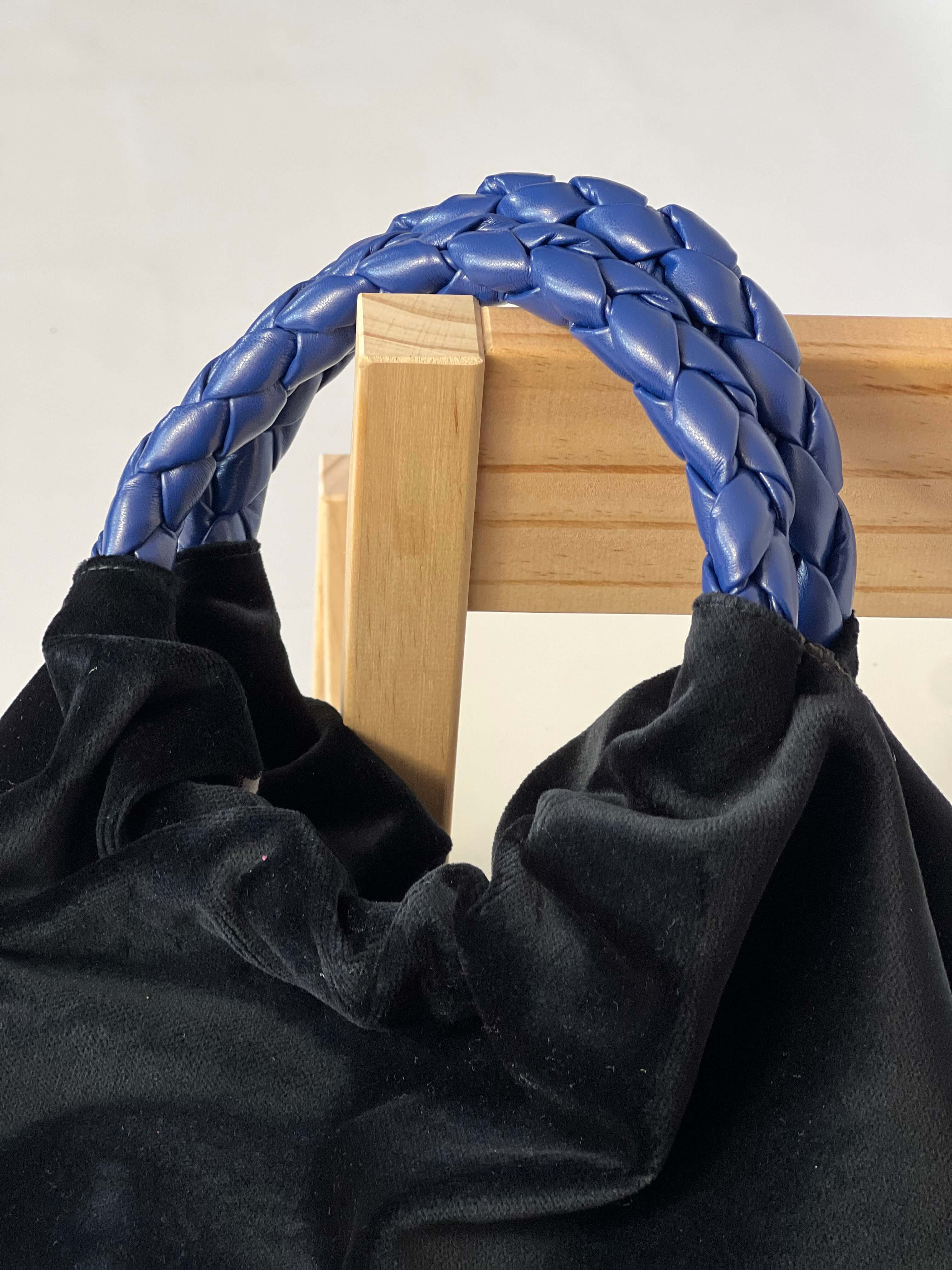 Momoc Bolso de mano Terciopelo negro Asa Cobalto