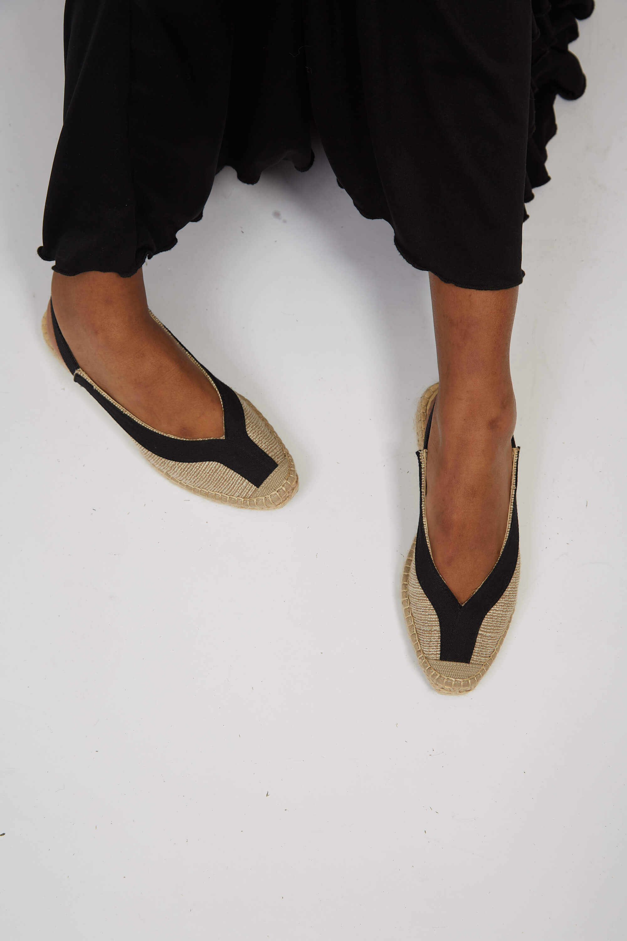 Momoc Garachico vegan espadrille top view white trousers natural sole detail Spain | Momoc Shoes