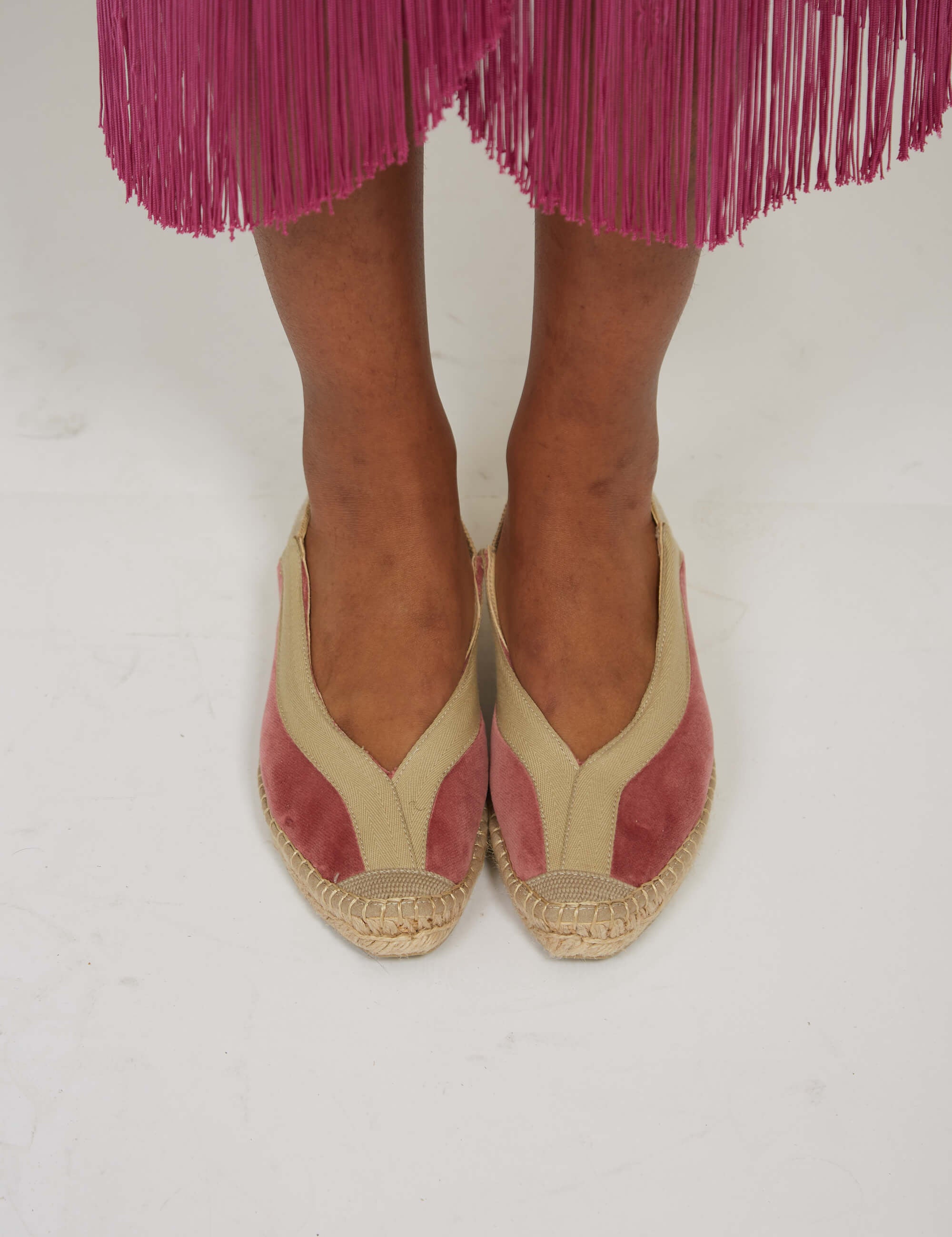 Momocshoes_veganandsustainablesandals_pinkvelvet_1.jpg