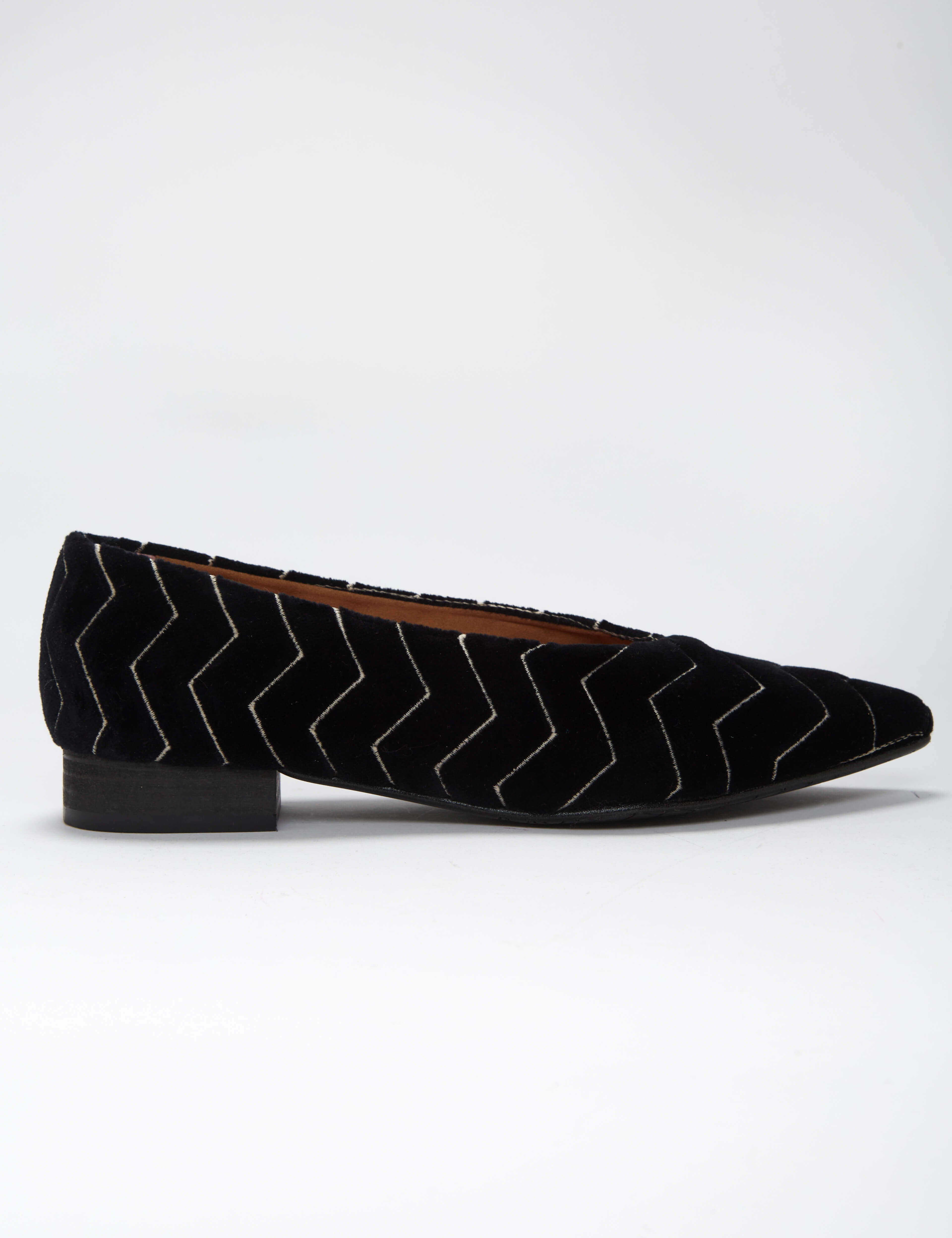 Momocshoes_veganandsustainableshoes_blackballerinas_16.jpg