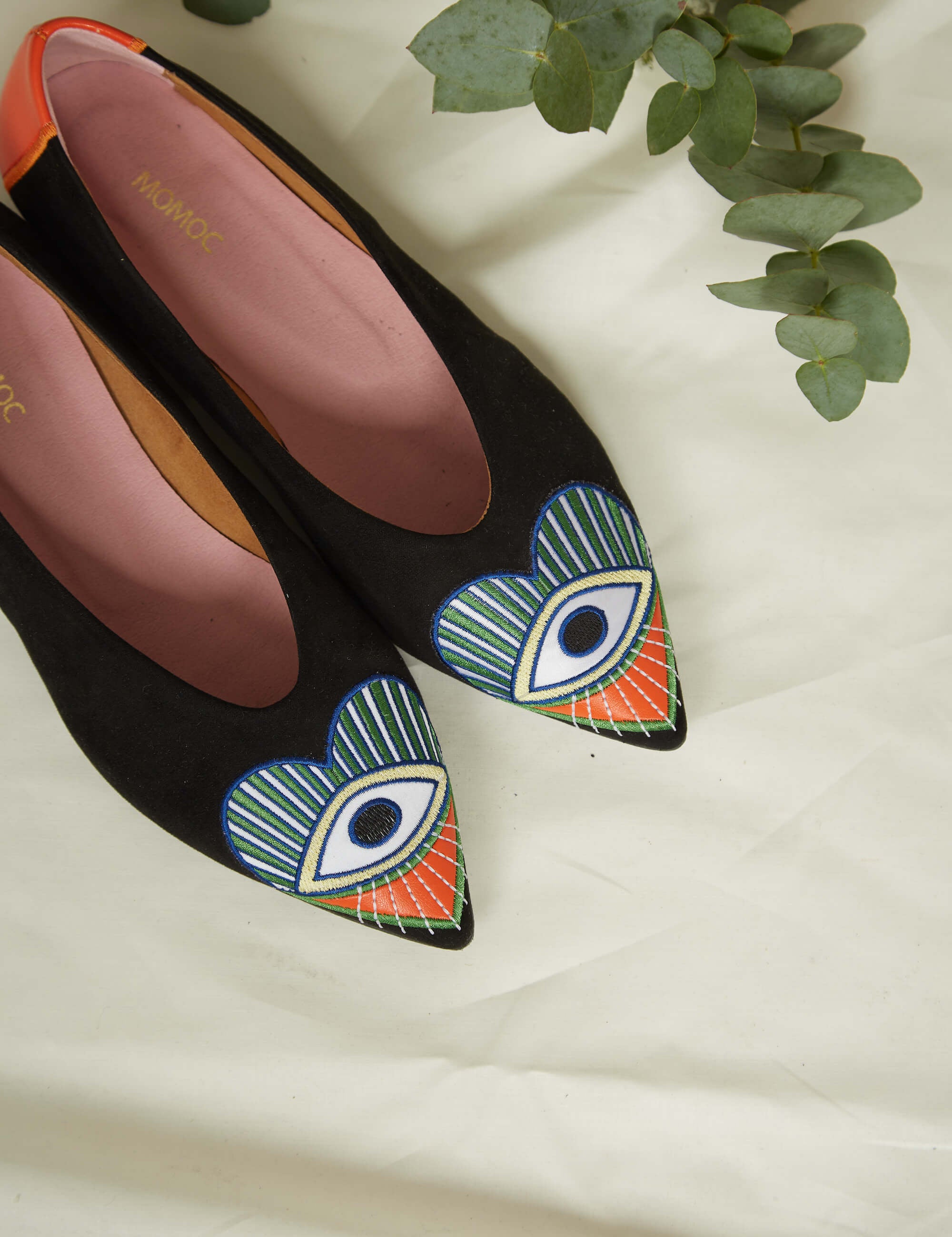 Momocshoes_veganandsustainableshoes_embroideredballerinas_Glance_12.jpg