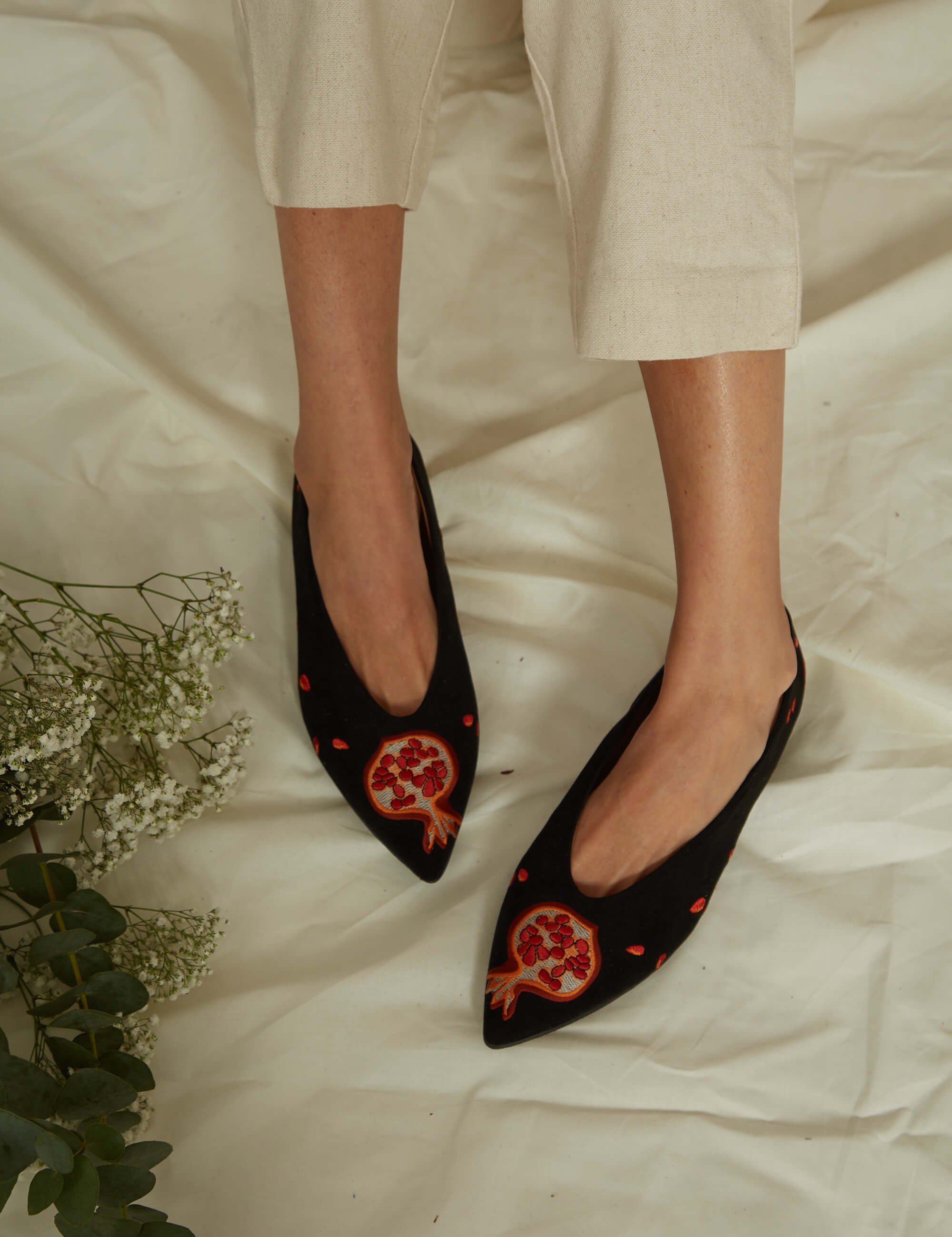 Momocshoes_veganandsustainableshoes_embroideredballerinas_Granade_8.jpg
