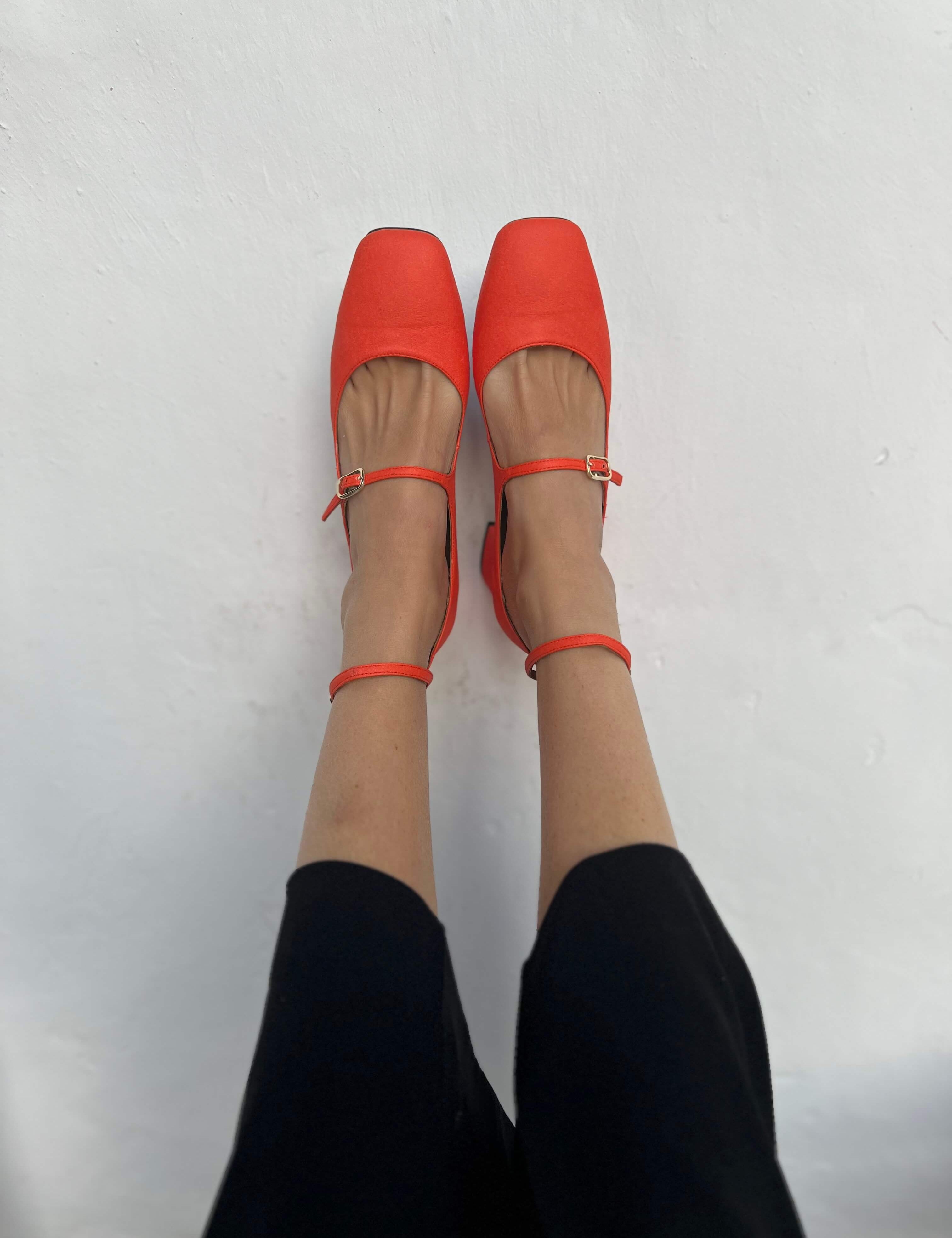 Momocshoes_veganandsustainableshoes_midiheelspaprika_14.jpg