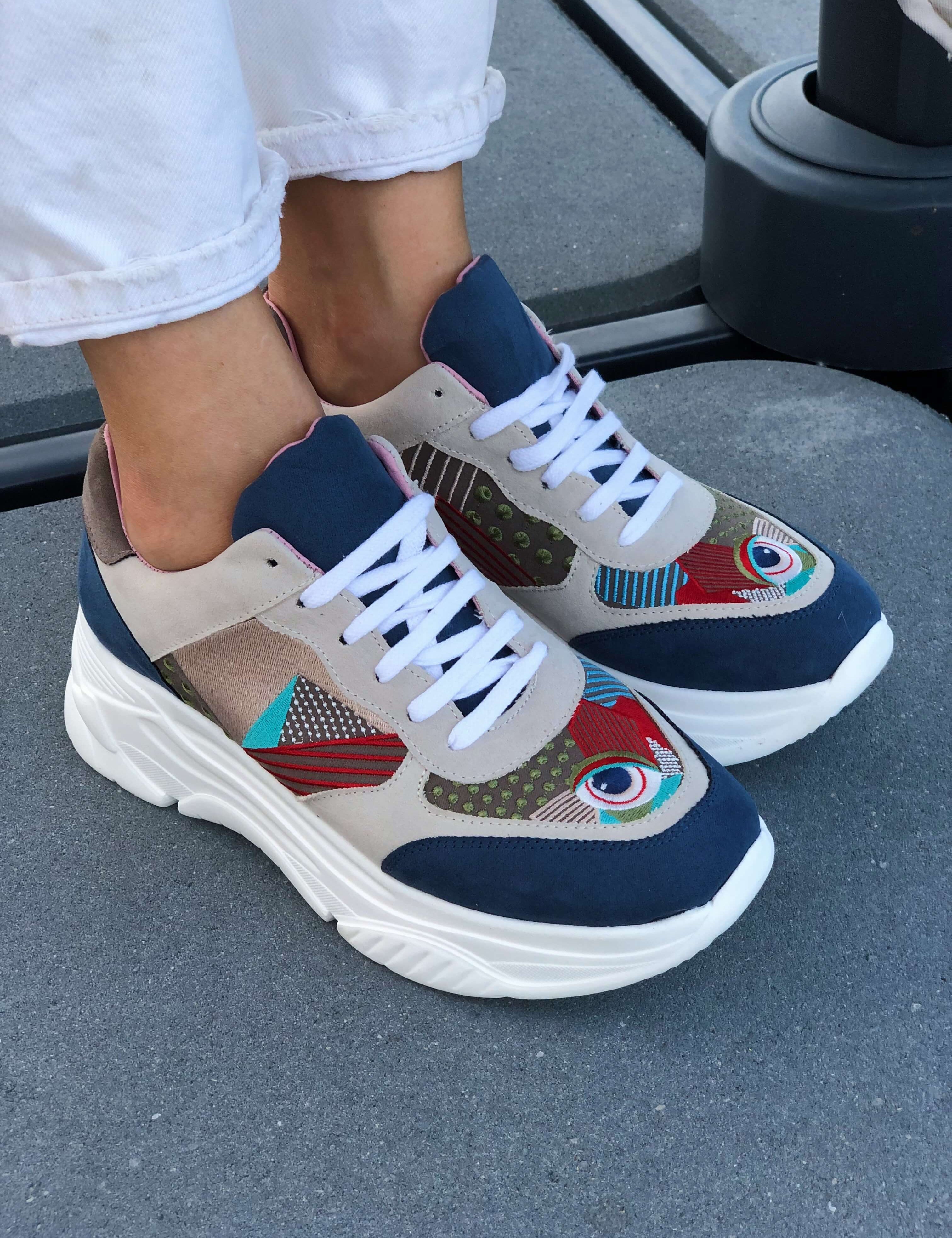 Momocshoes_veganandsustainablesneakers_blue_3.jpg