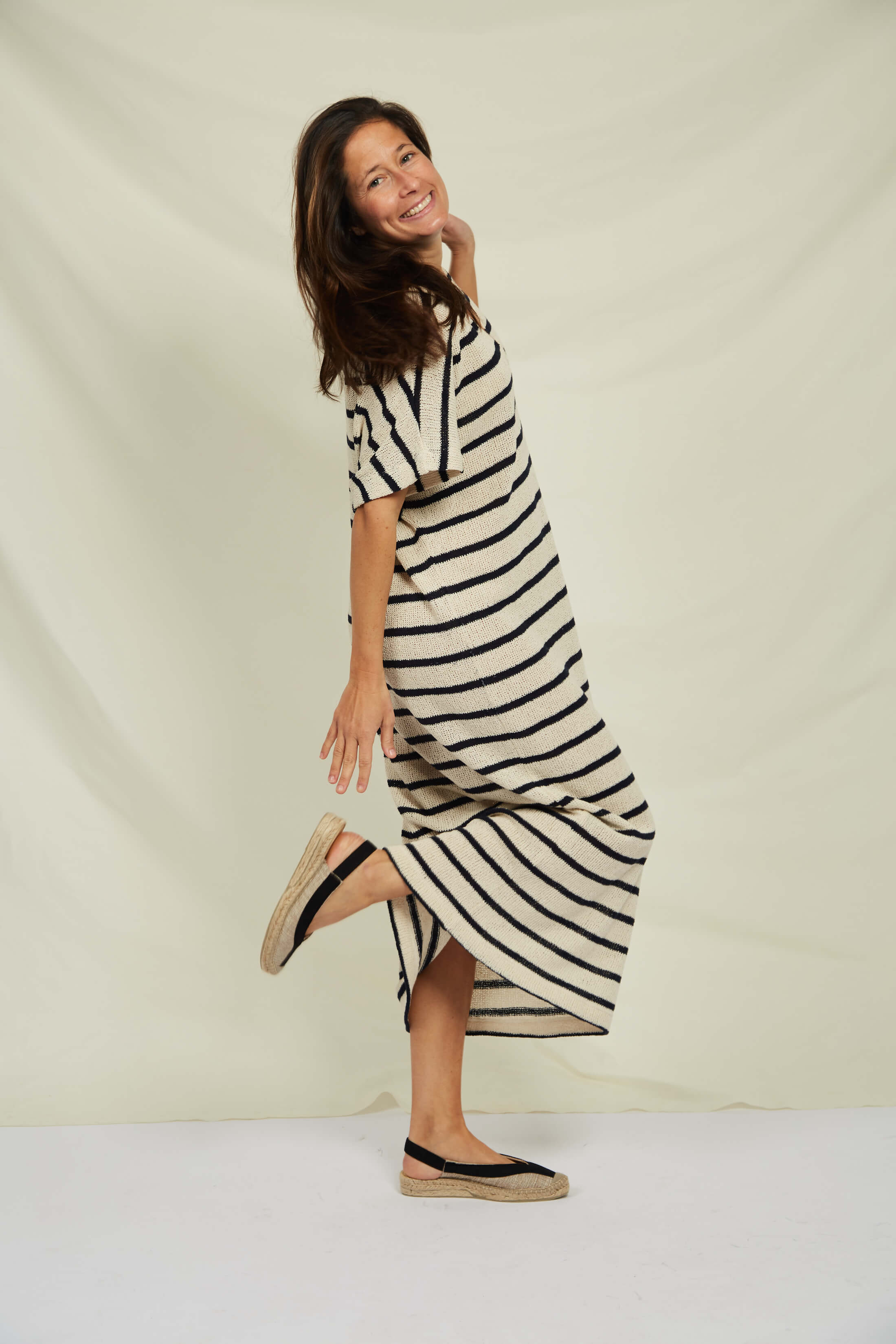 Momoc Garachico vegan sandal full body view model striped dress white background | Momoc Shoes Spain