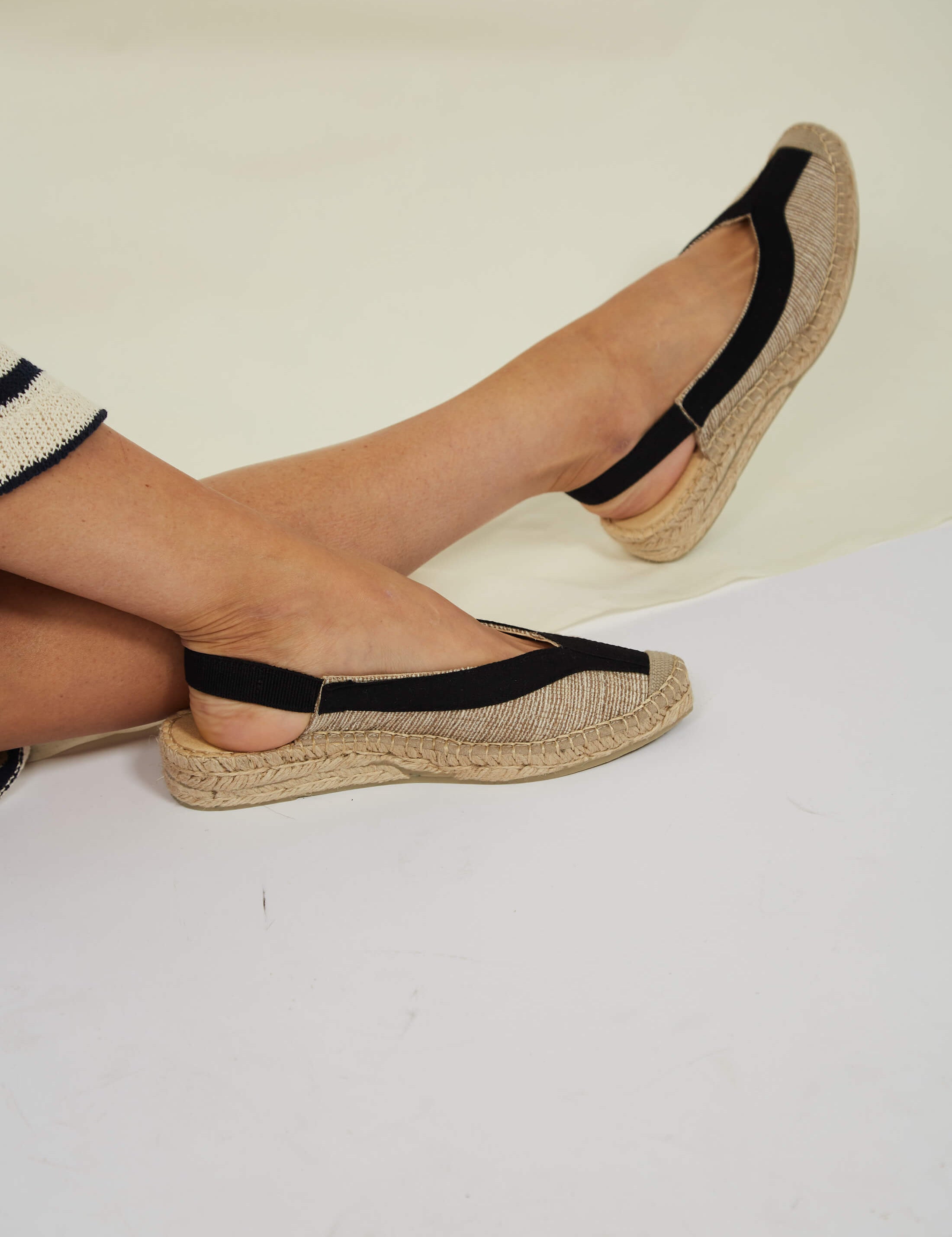 Momoc Garachico vegan espadrille sandal side view natural jute sole pointed toe | Momoc Shoes Spain