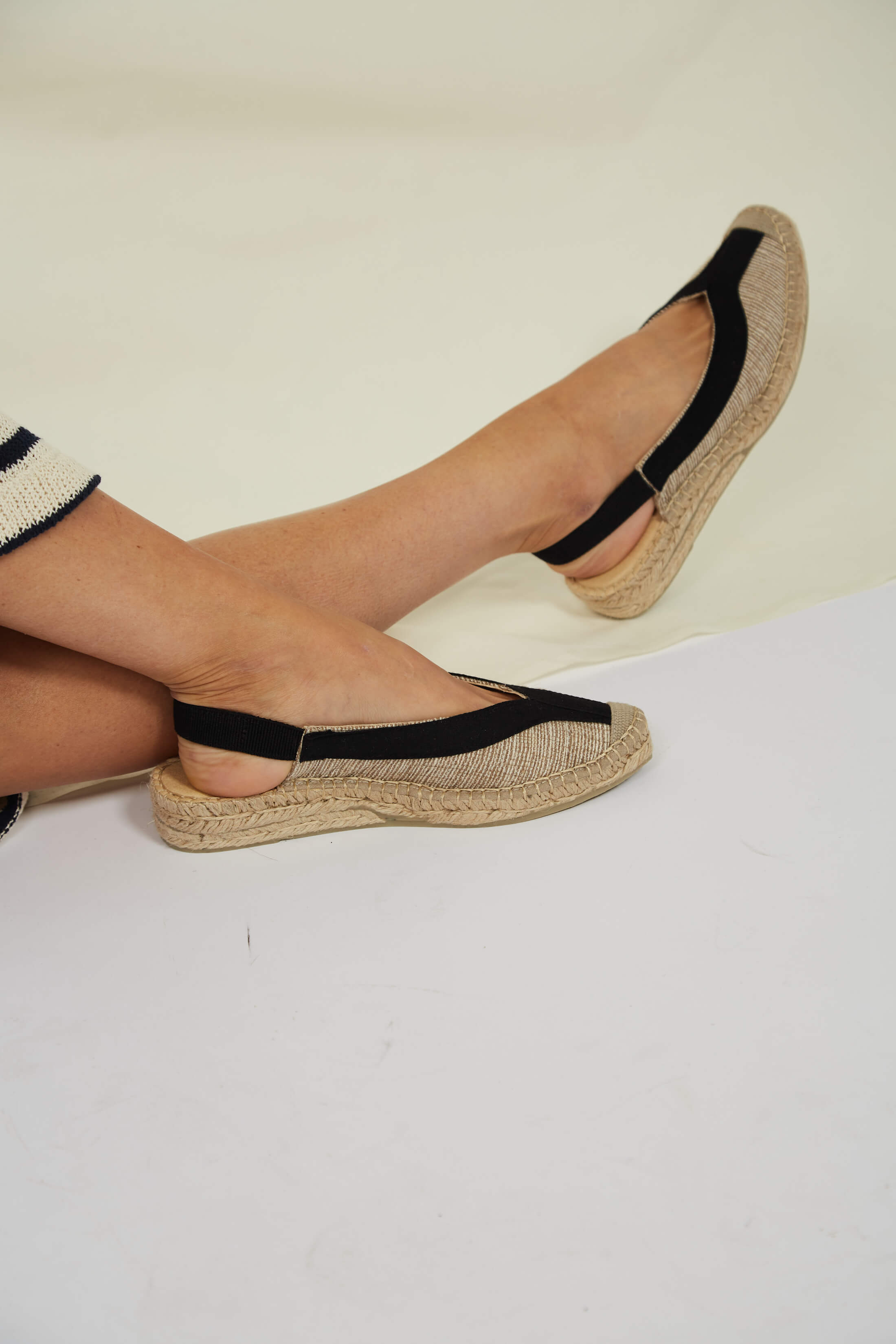 Momoc Garachico vegan espadrille sandal side view natural jute sole pointed toe | Momoc Shoes Spain