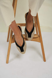 Momoc Garachico black linen sandal side profile black trousers standing | Momoc Shoes