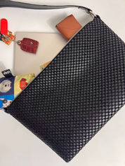 Momoc Agnes woven black bag lifestyle styled laptop wallet keys everyday essentials Spain | Momoc Shoes