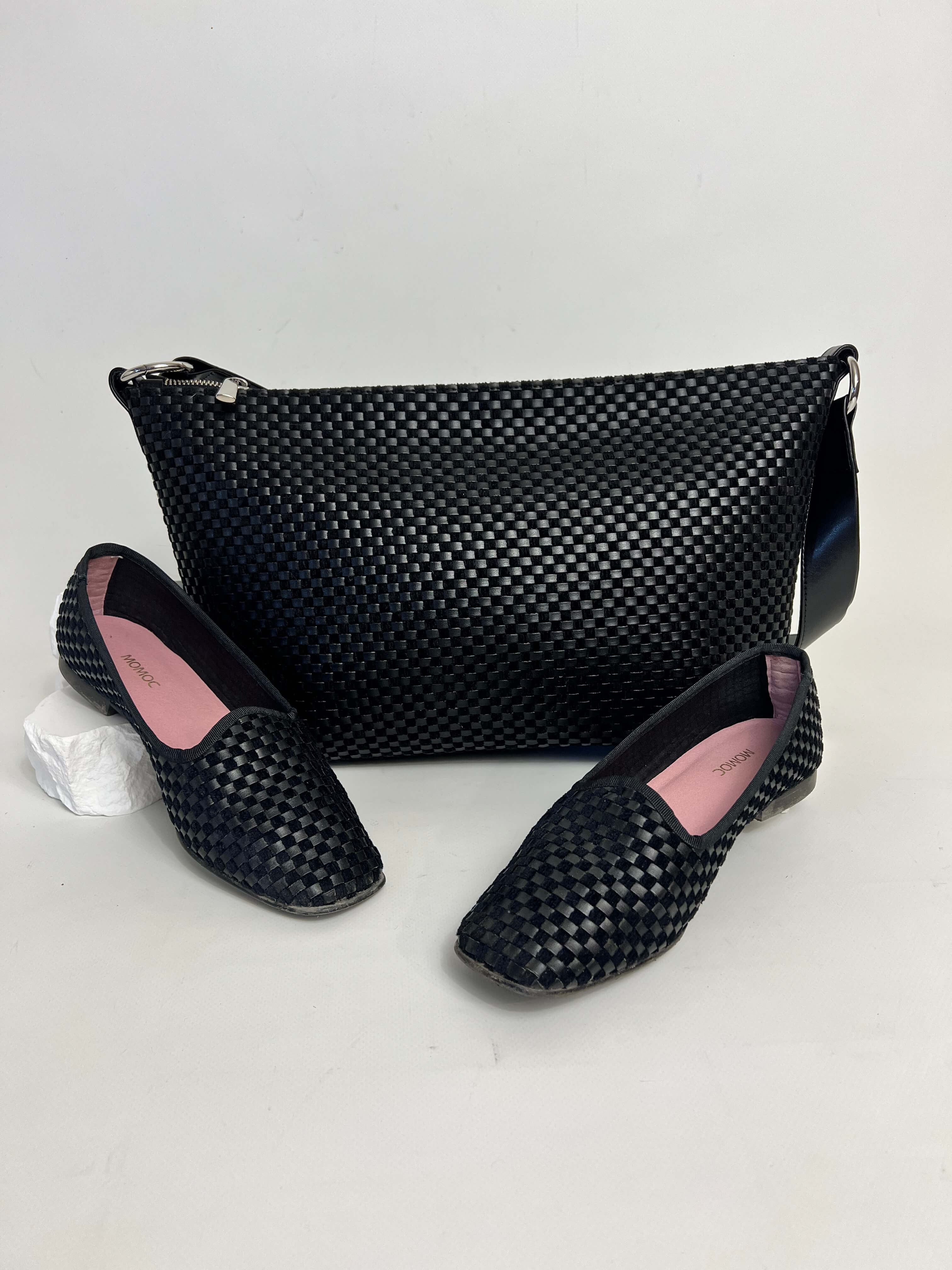 Momoc Agnes woven black bag with matching ballet flats complete look vegan Spain | Momoc Shoes Spain