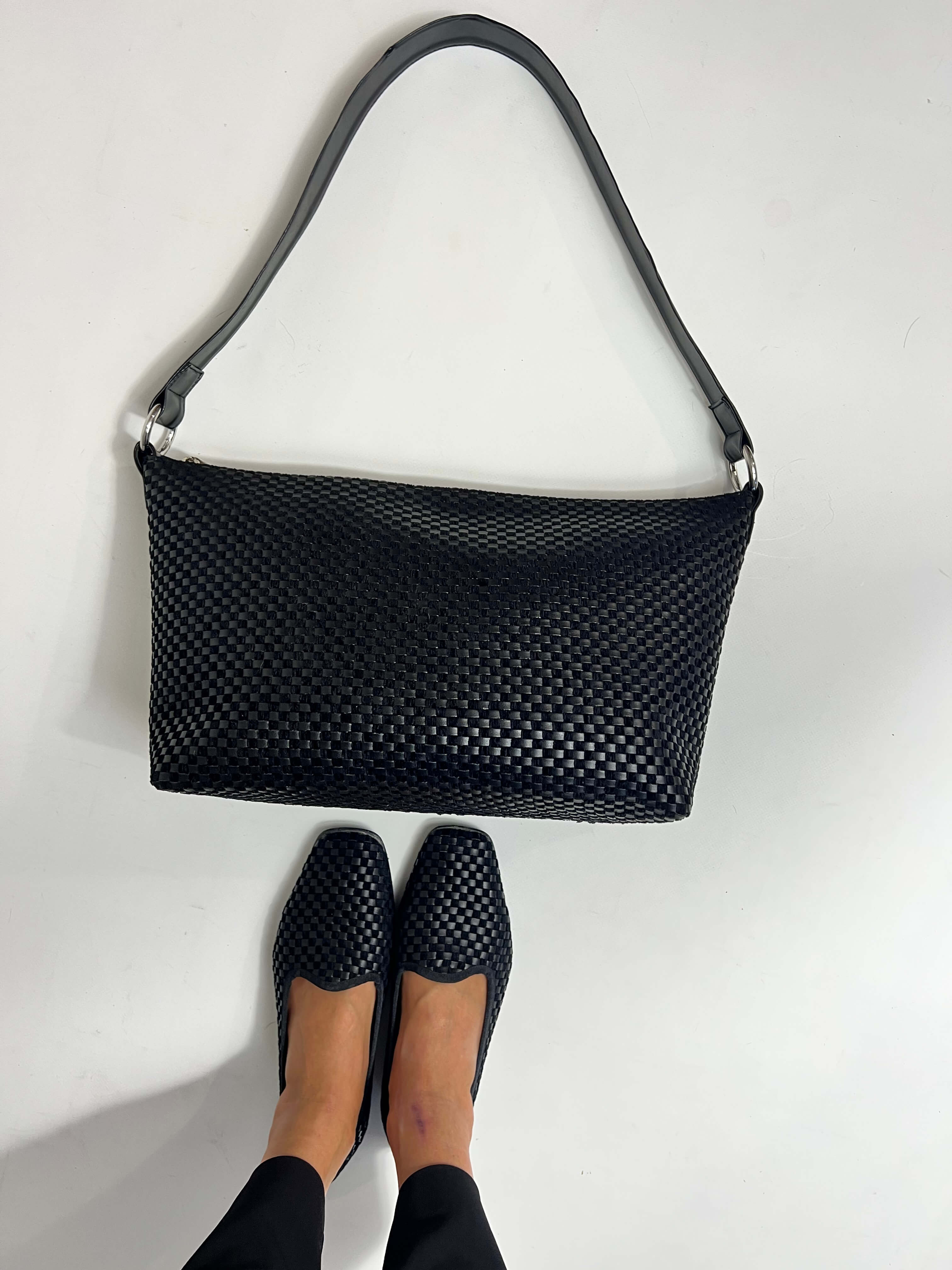Momoc Agnes woven black bag styled with matching ballet flats total look vegan Spain | Momoc Shoes Spain