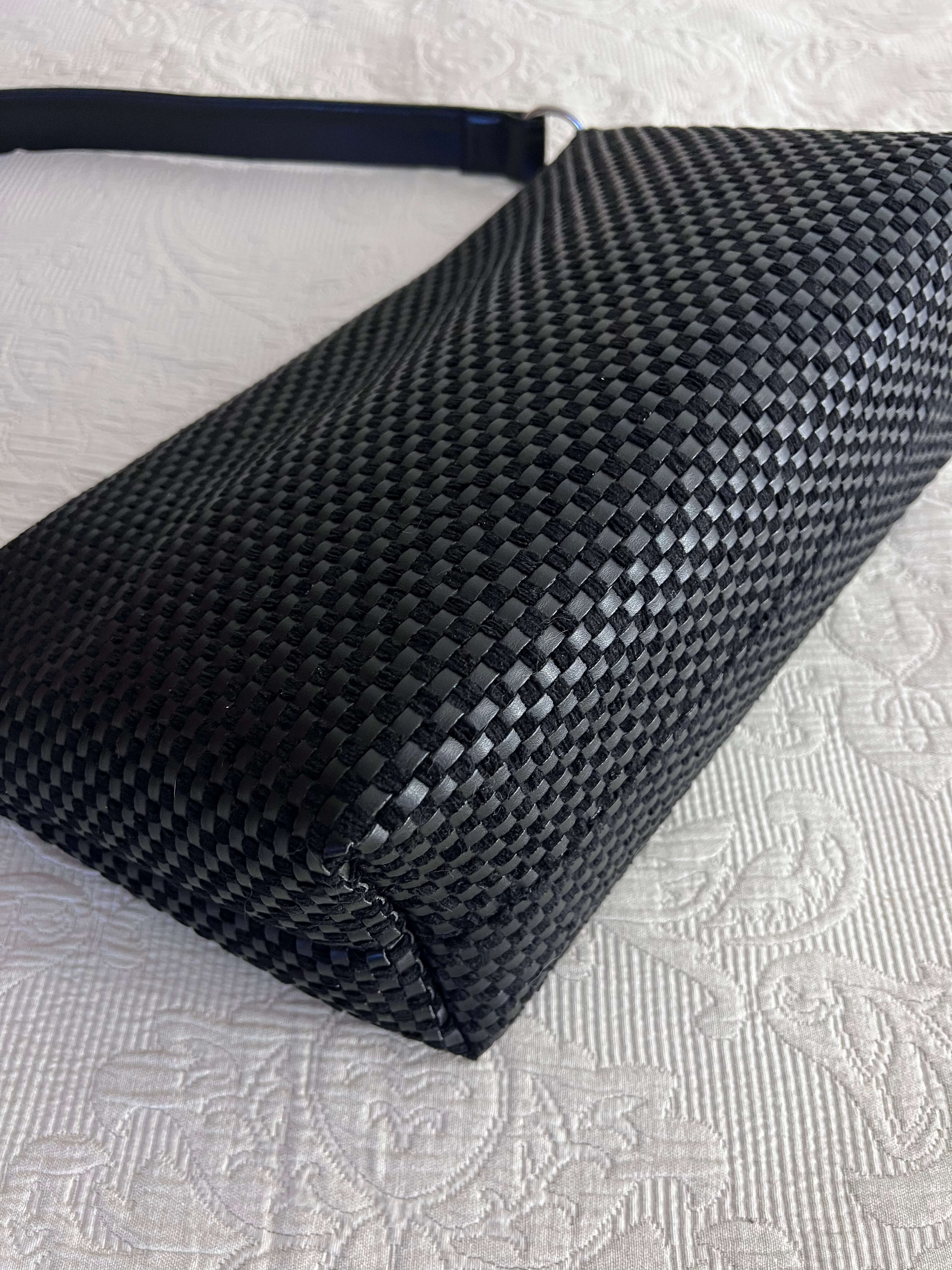 Momoc Agnes woven black bag bottom view textured weave detail Spain sustainable | Momoc Shoes Spain