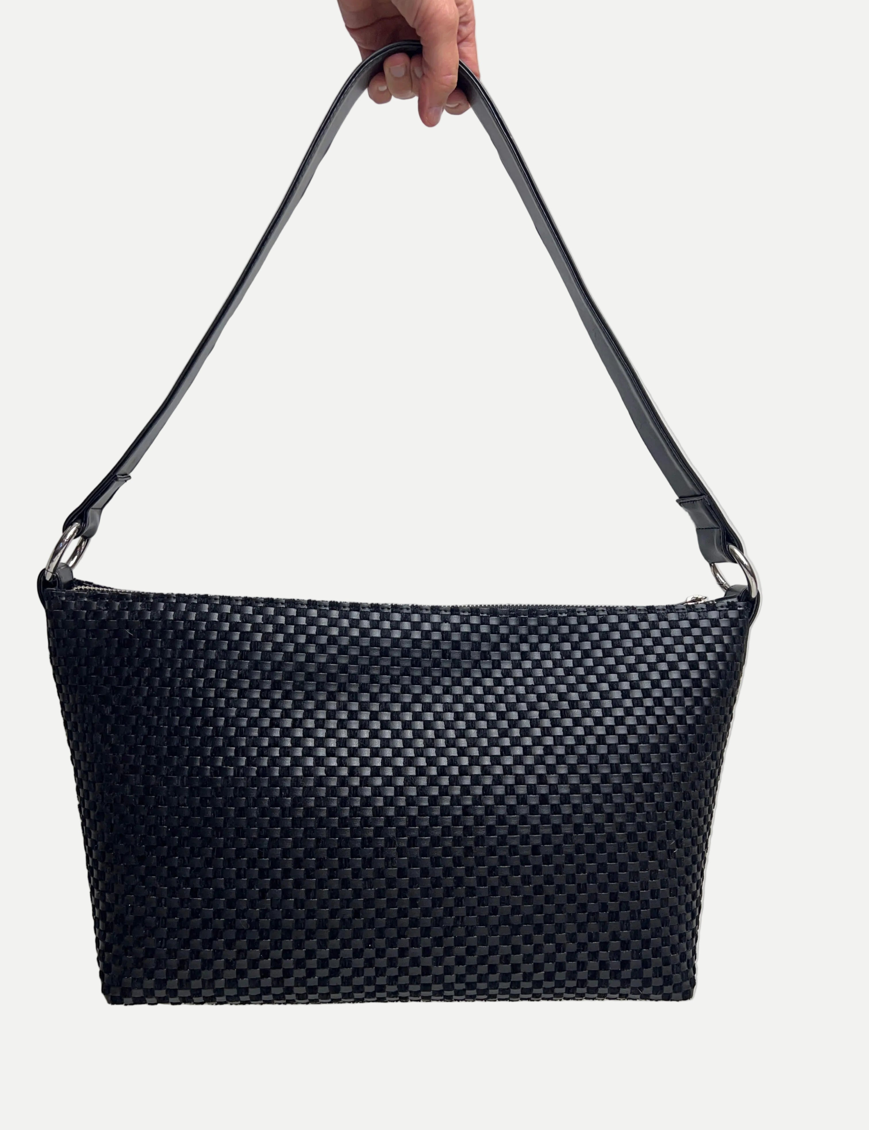 Momoc Agnes woven black bag hand held front view vegan Spain shoulder bag | Momoc Shoes