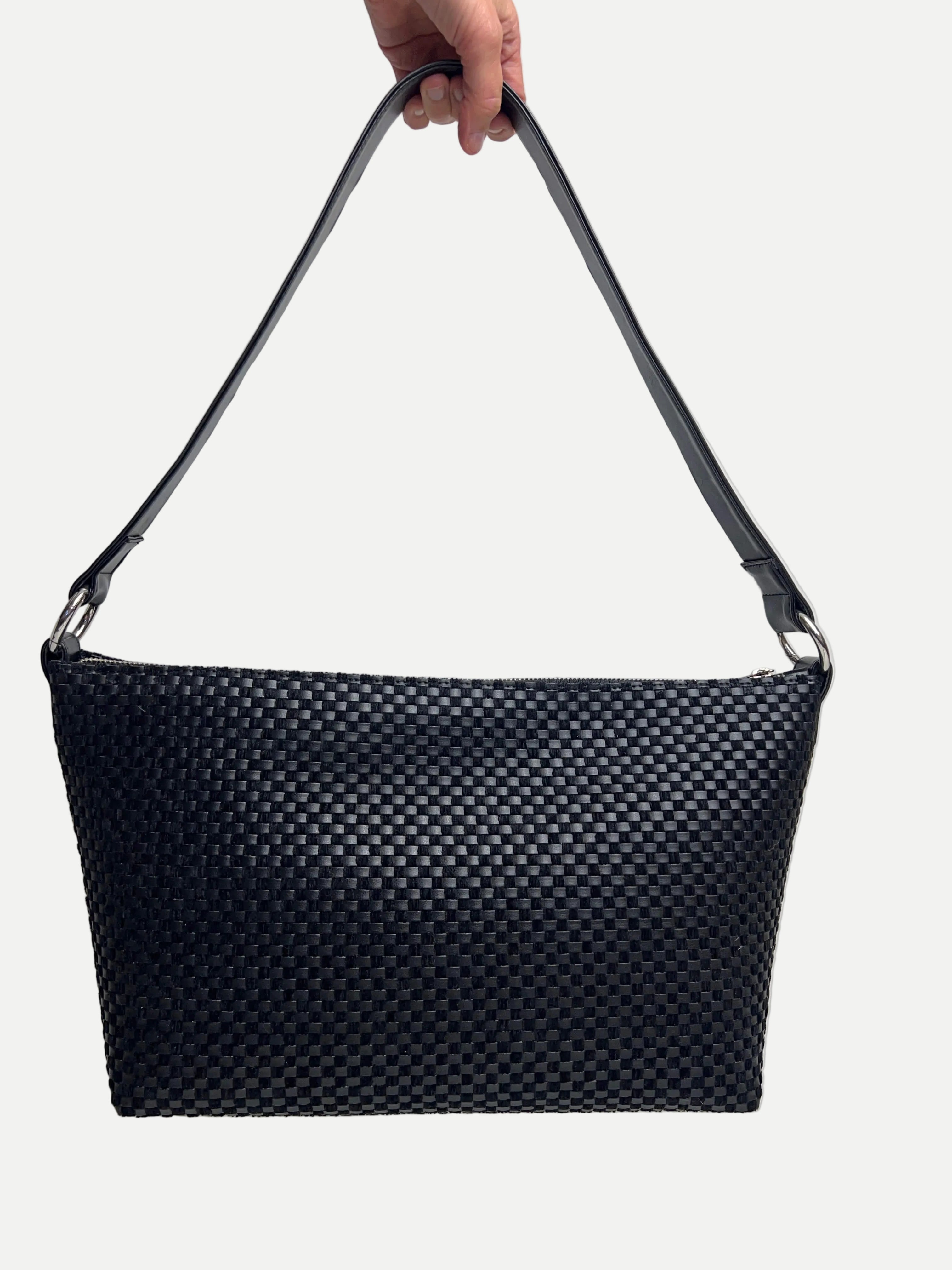Momoc Agnes woven black bag hand held front view vegan Spain shoulder bag | Momoc Shoes