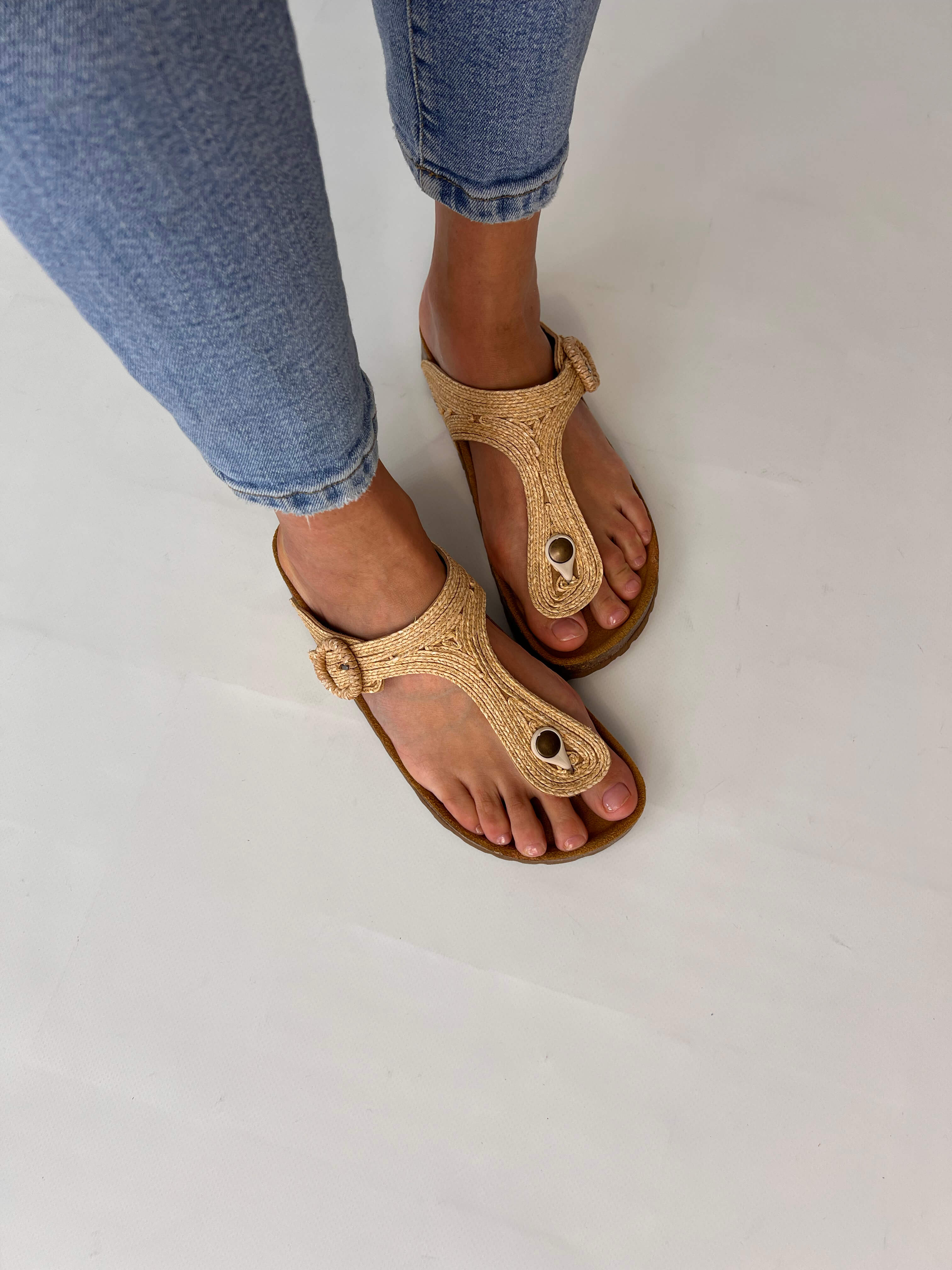 Momoc Altea natural woven raffia sandal pair top view cork latex platform detail | Momoc Shoes