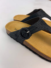Momoc Altea black sandal close up raffia buckle detail handmade sustainable Spain | Momoc Shoes Spain